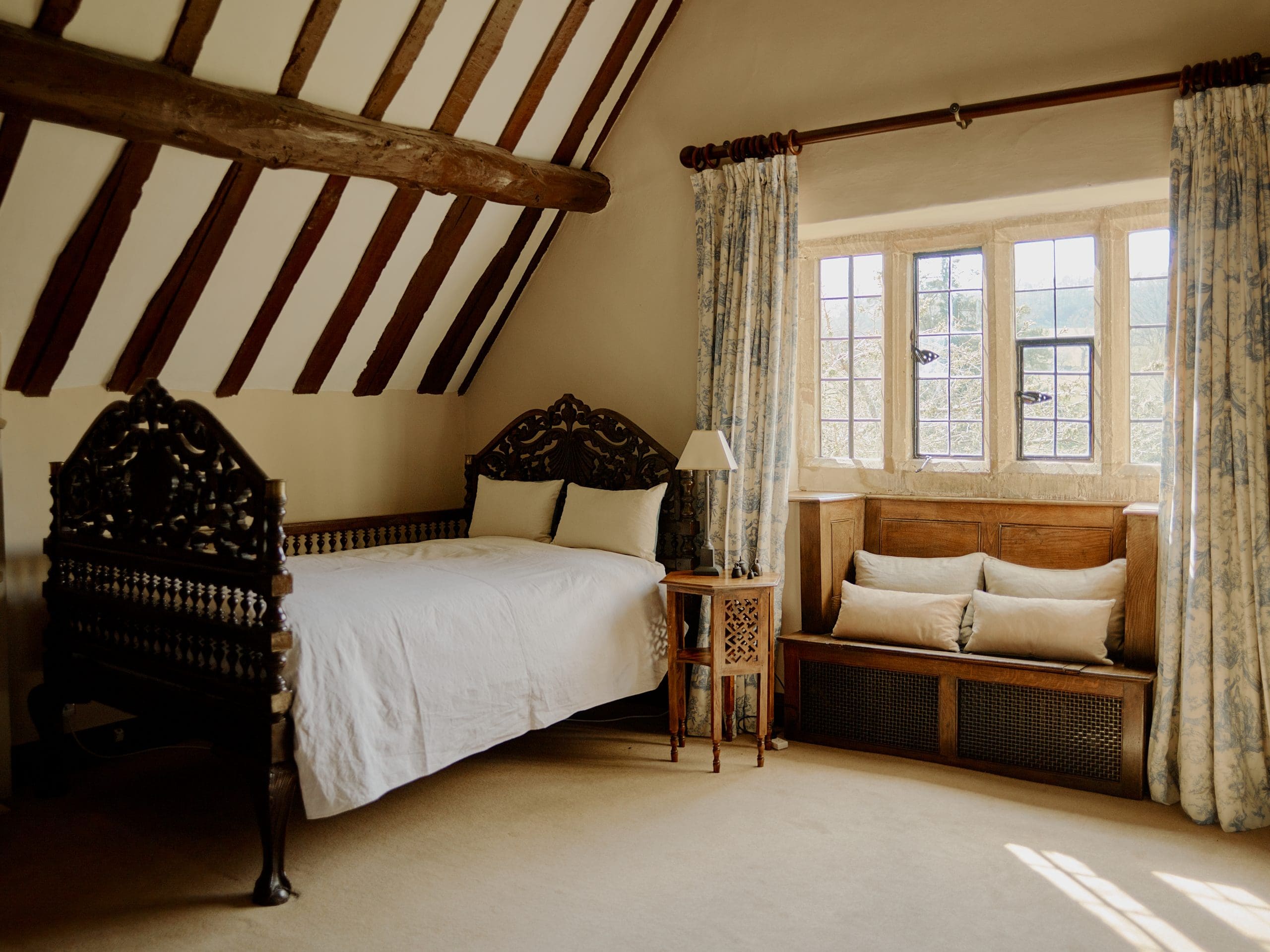 chambre mansardée avec poutre et colombages chambre mansardée avec poutre et colombages