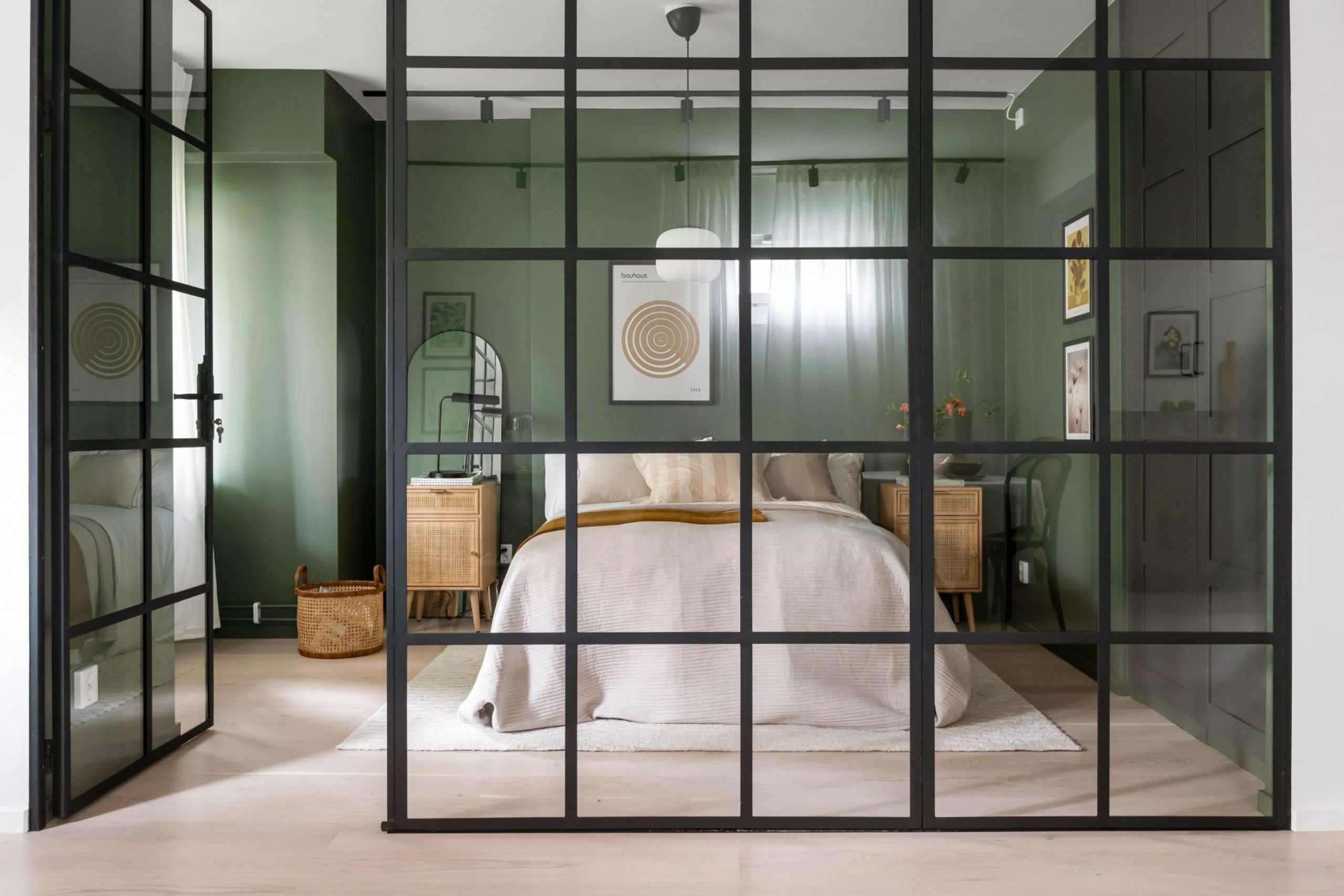 chambre avec verrière décoration verte