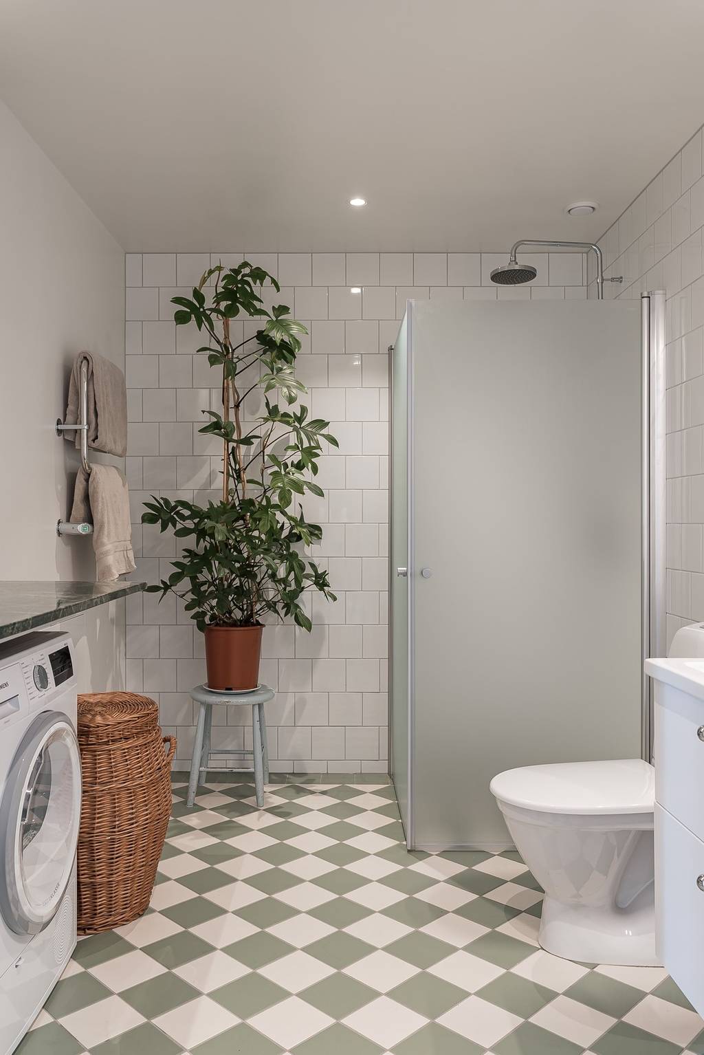 salle de bain sol à damier vert et blanc salle de bain sol à damier vert et blanc