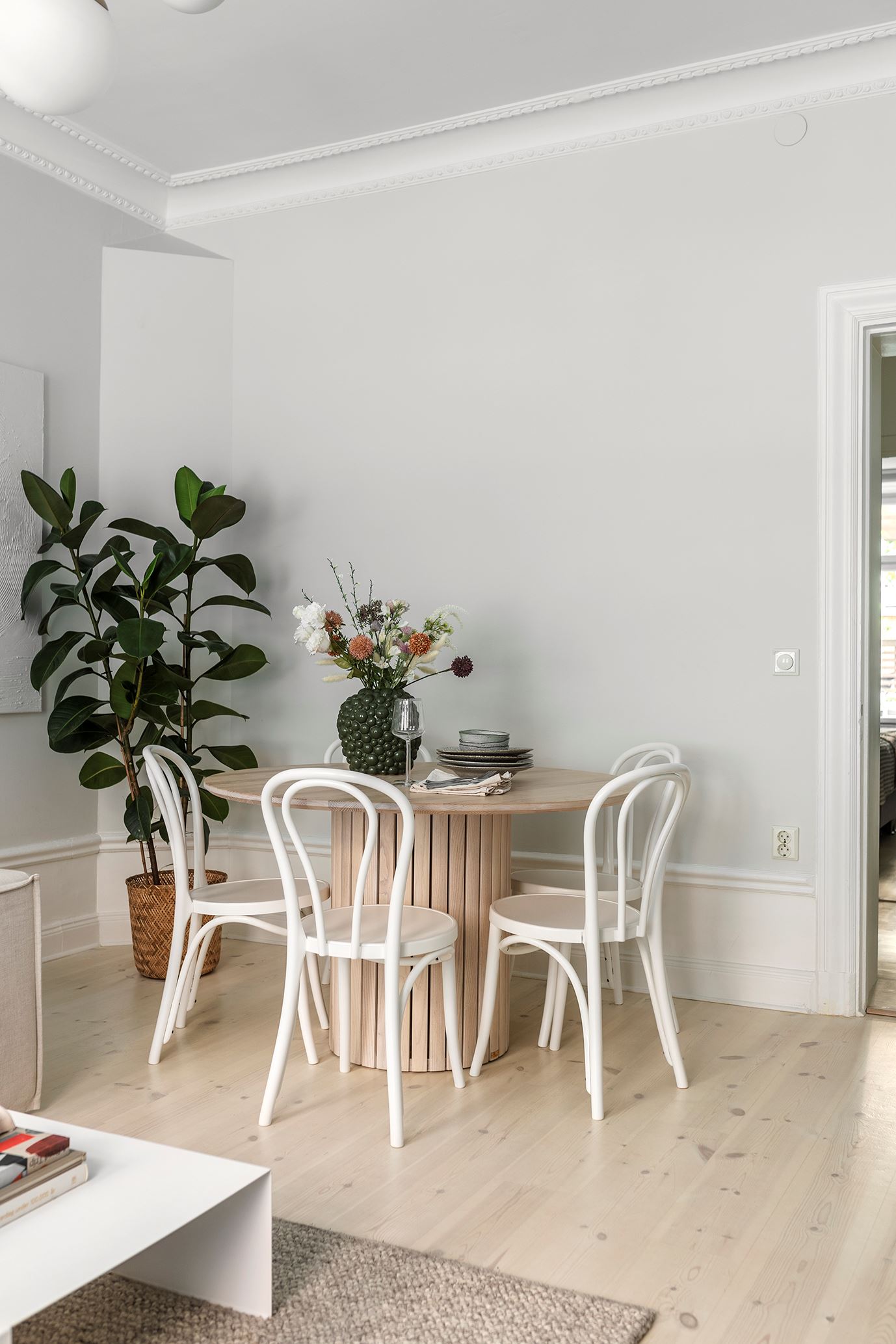 salle à manger avec table ronde