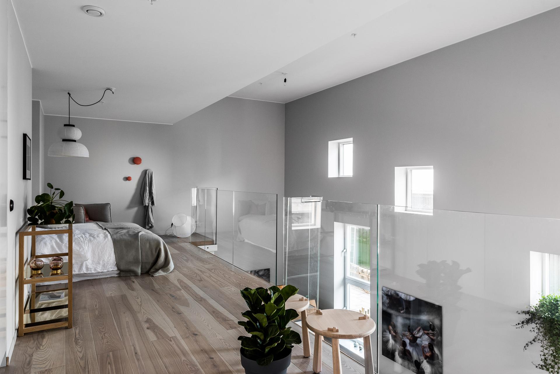 chambre sur mezzanine garde-corps vitré