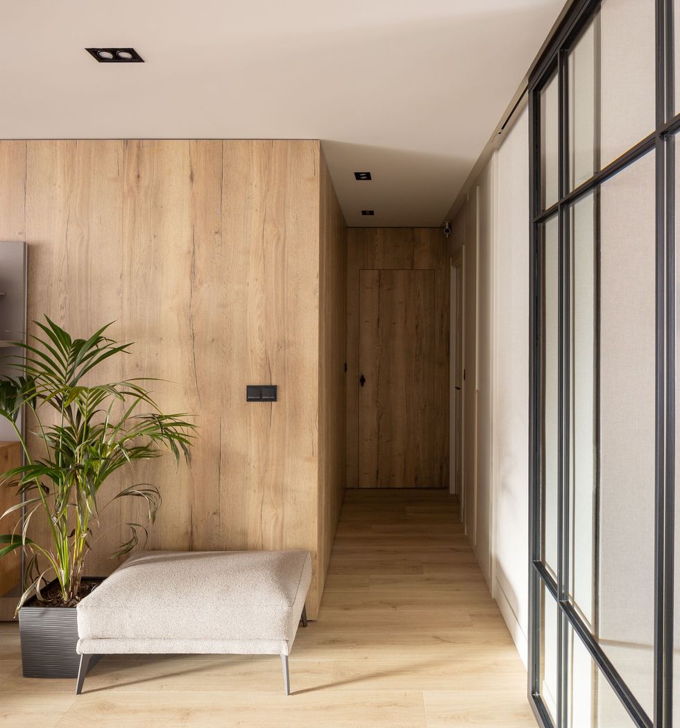 salon avec mur bois