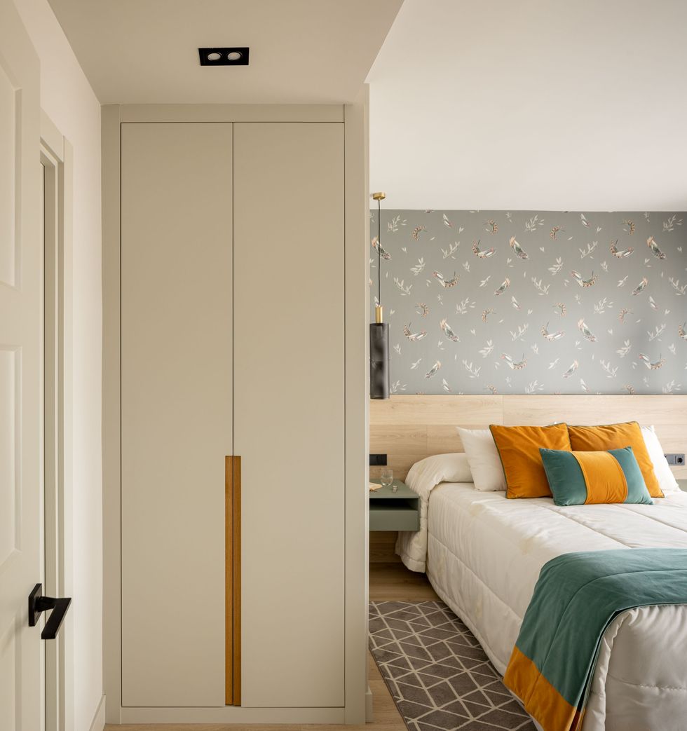 chambre avec papier-peint décoration contemporaine