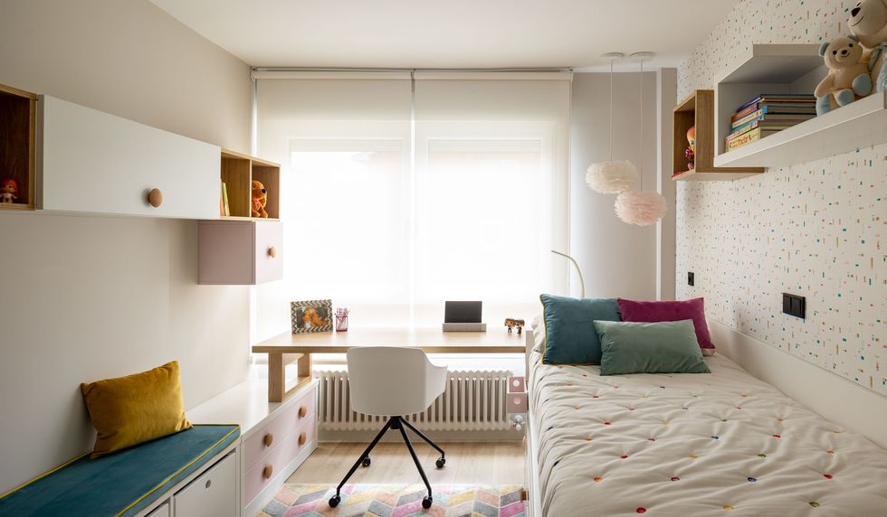chambre avec papier-peint décoration contemporaine