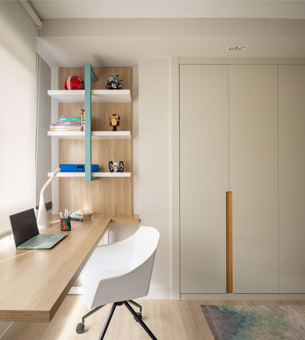 bureau dans chambre