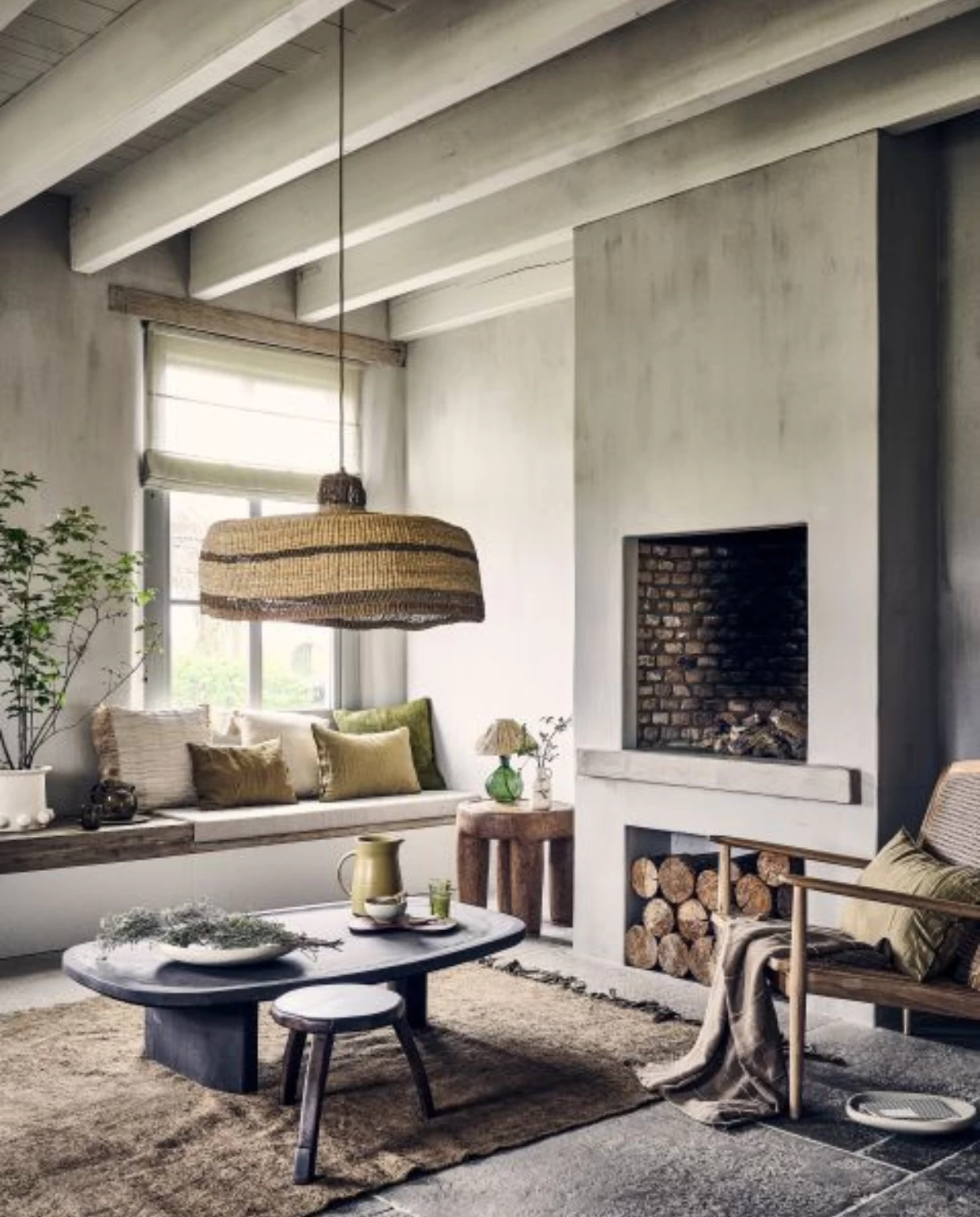 salon avec cheminée moderne décoration rustique chic