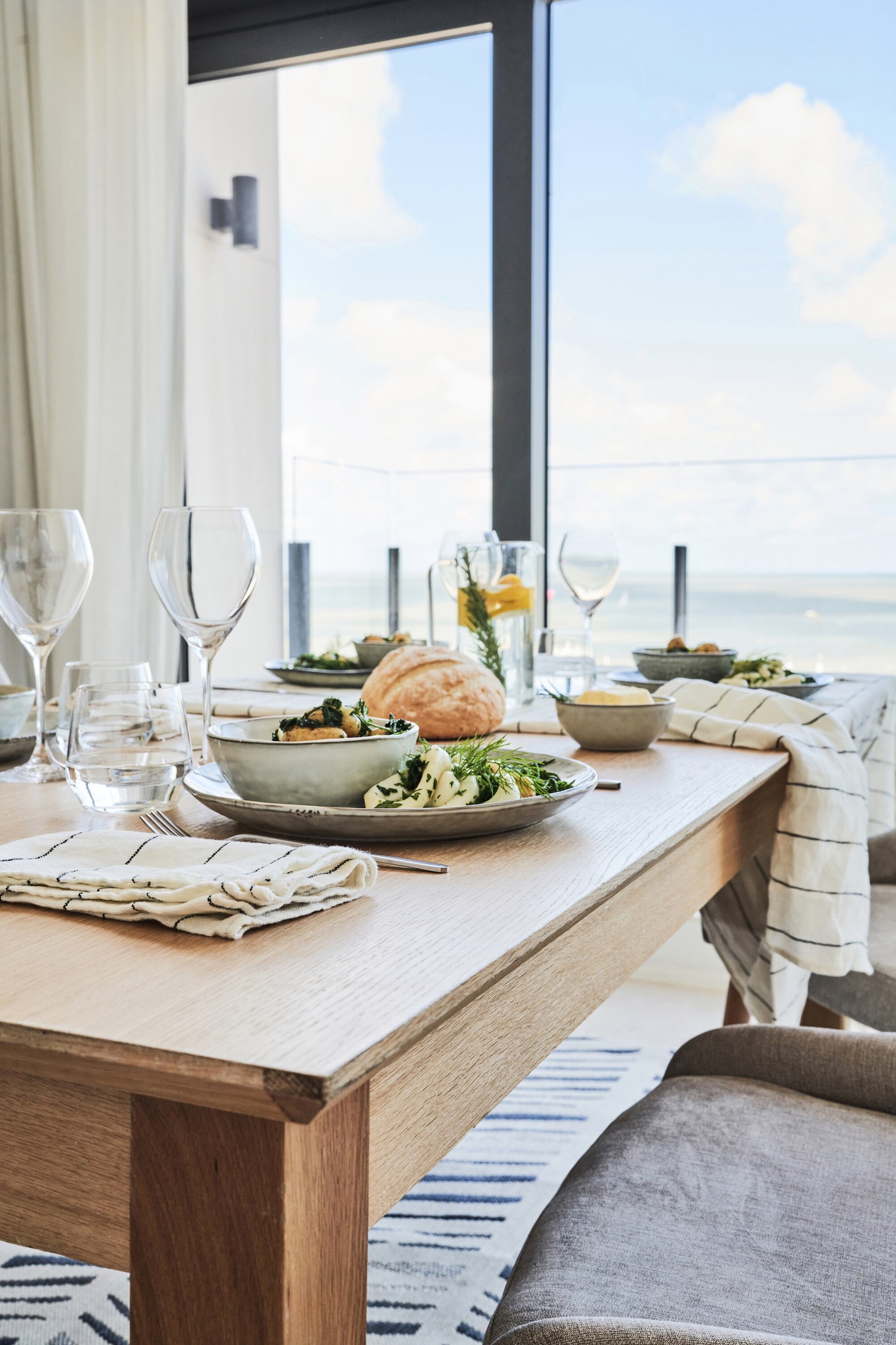 salle à manger appartement la Rochelle décoration contemporaine par Alinea