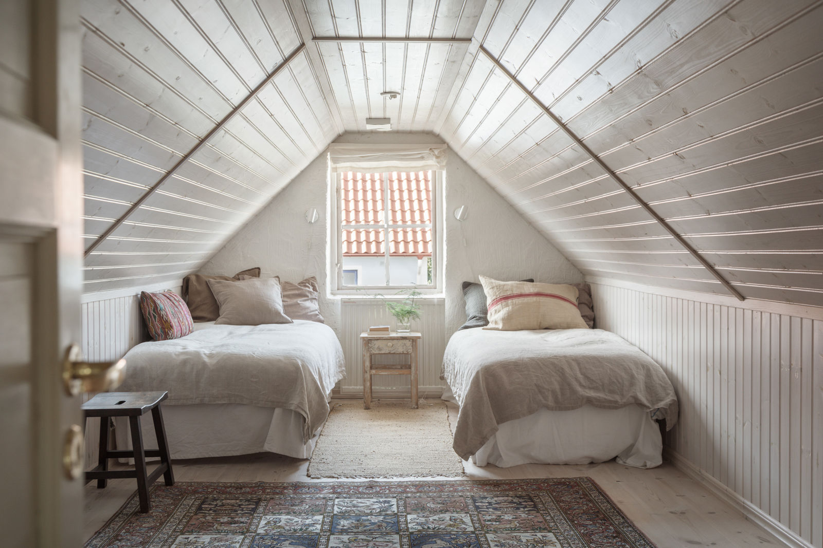chambre mansardée à deux lits