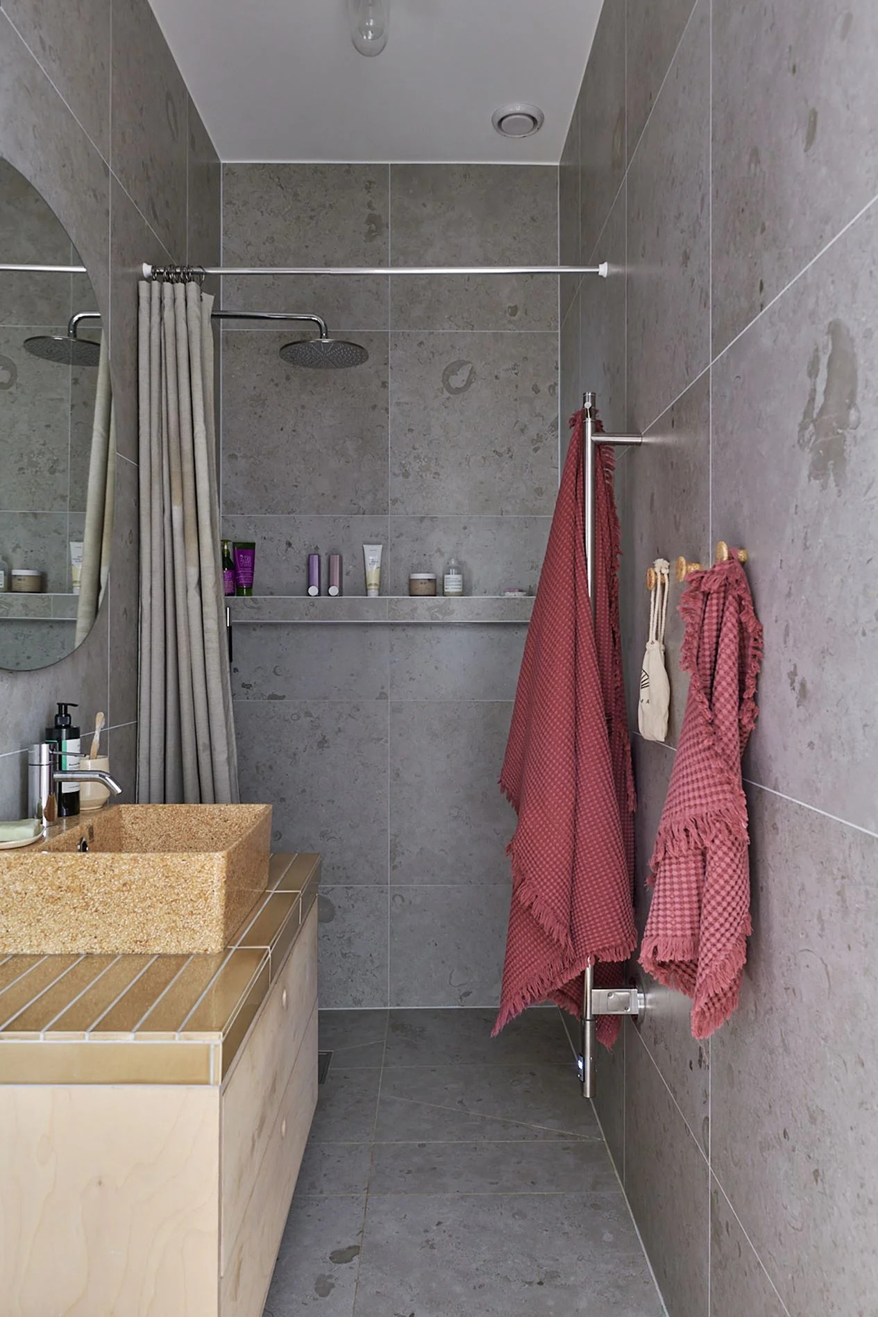 salle de bain design grise