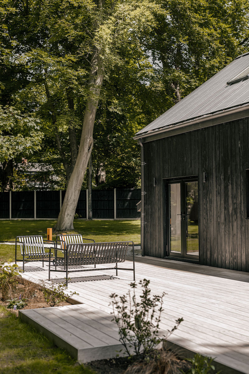 maison en bois noir avec terrasse bois maison en bois noir avec terrasse bois