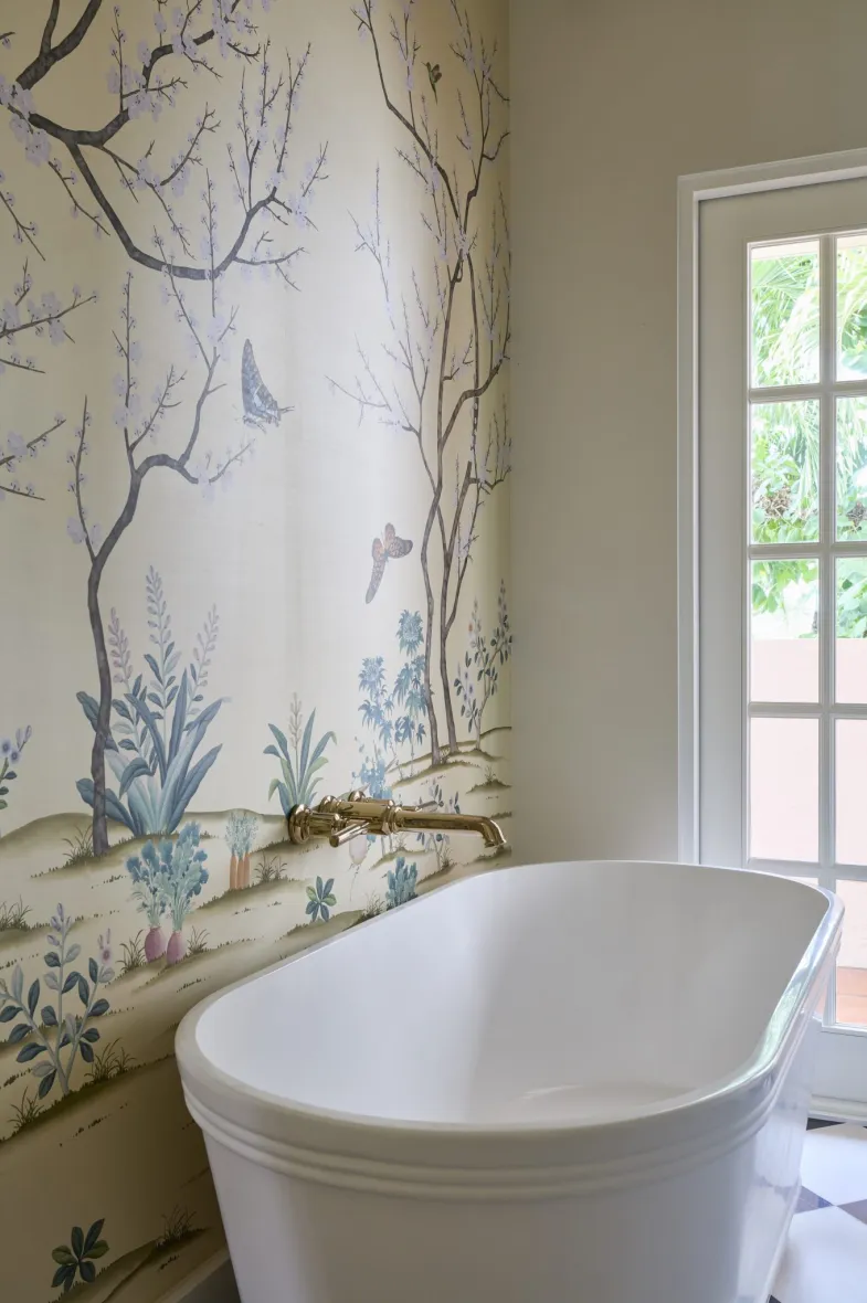 salle de bain baignoire îlot et papier-peint décoration contemporaine salle de bain baignoire îlot et papier-peint décoration contemporaine