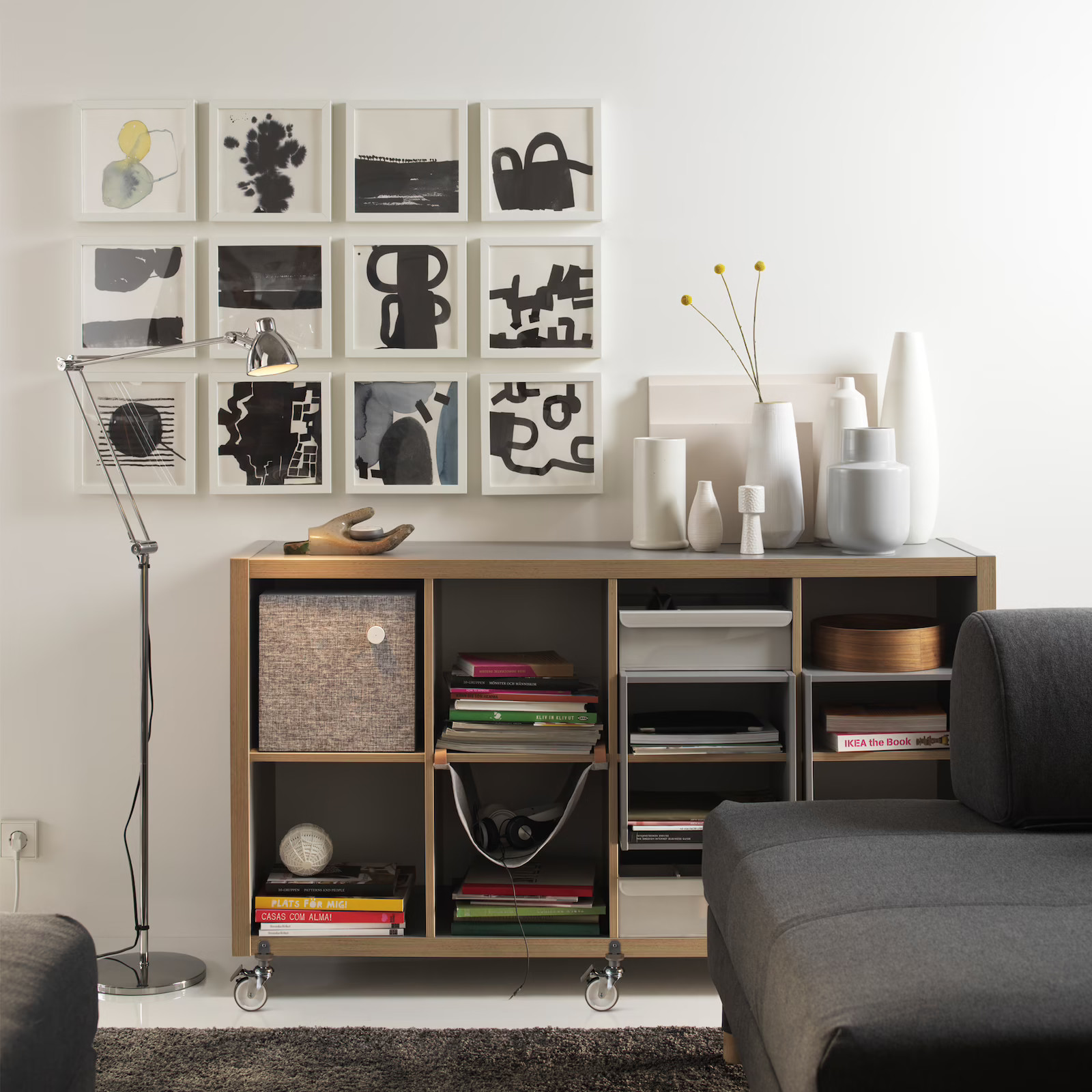 salon gris et blanc appartement design IKEA