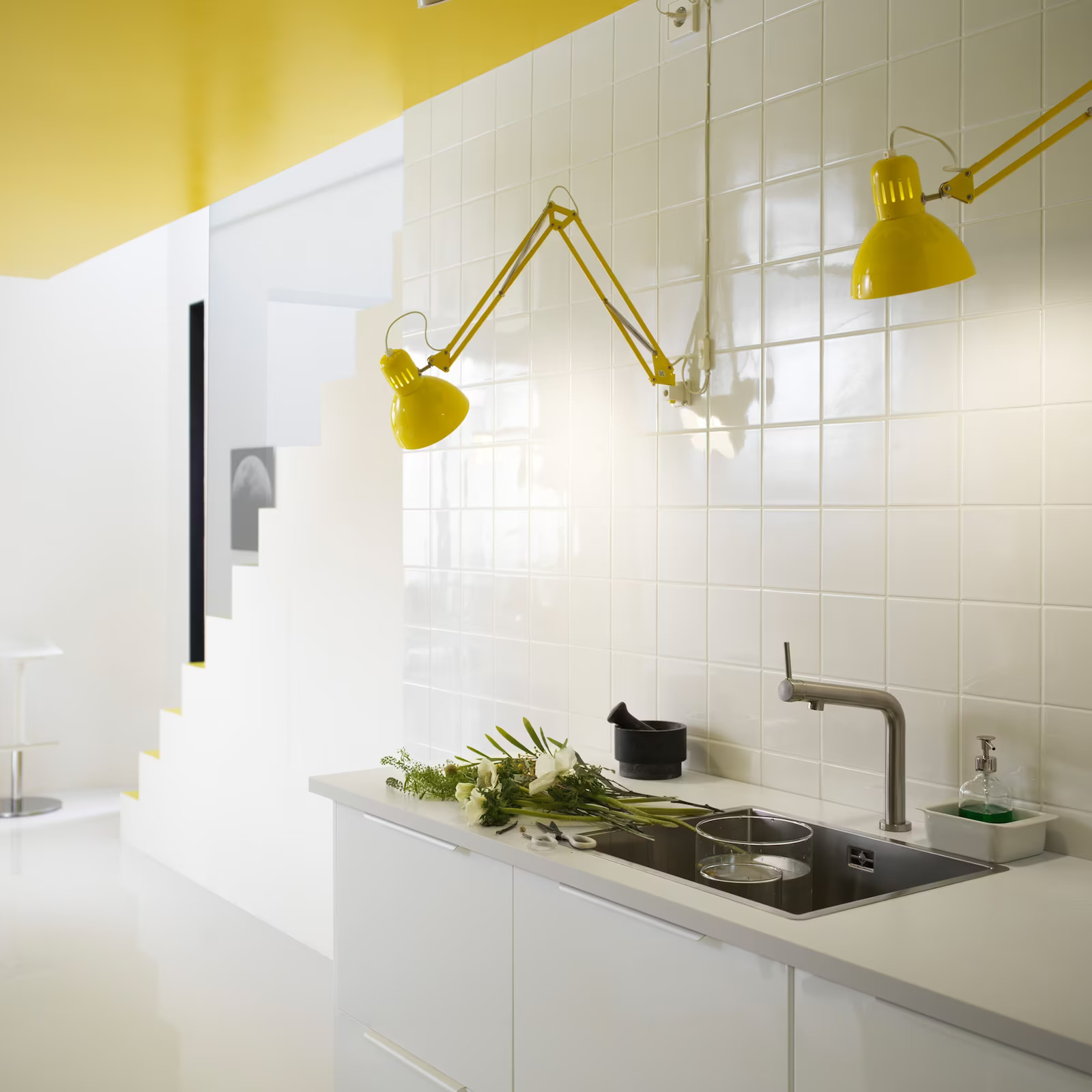cuisine blanche et jaune