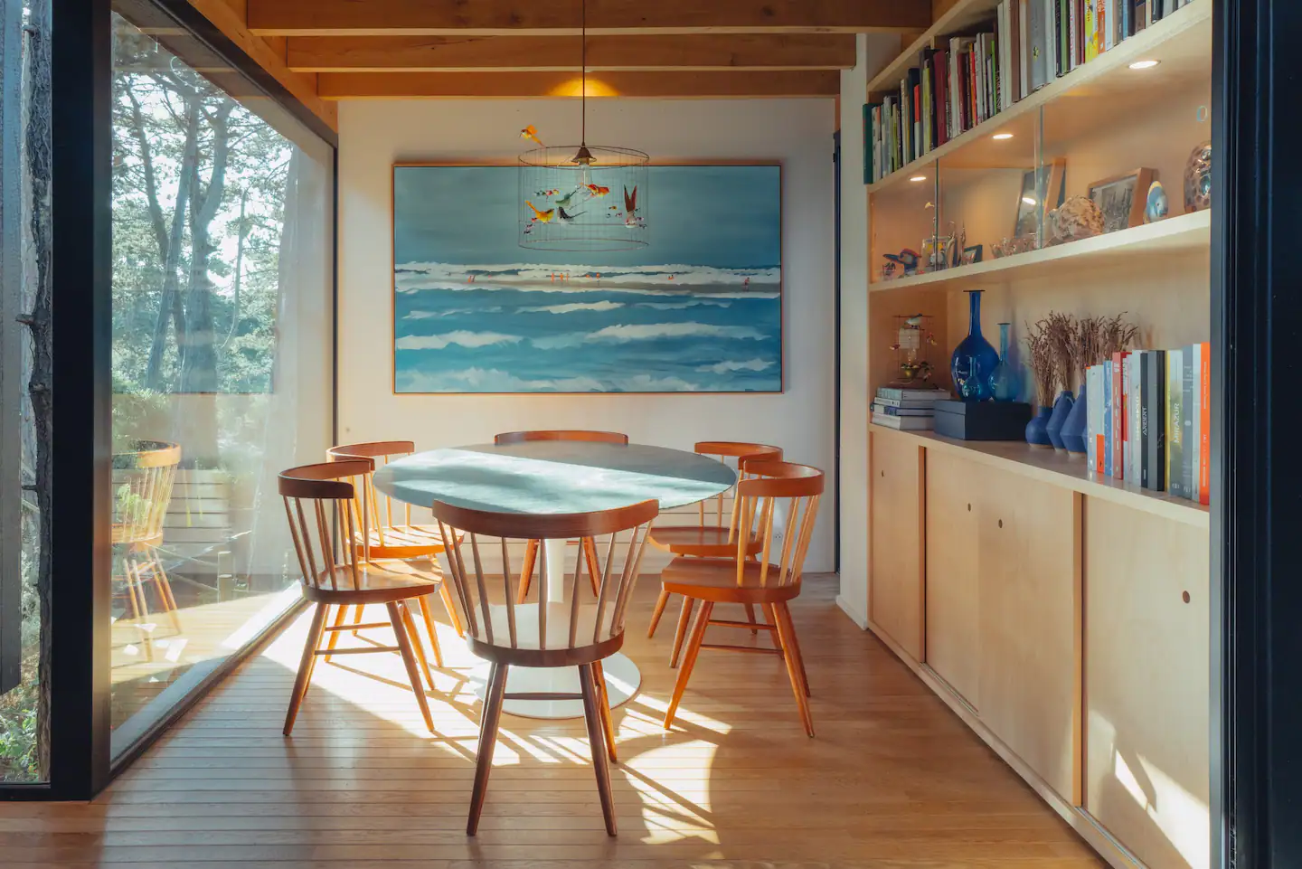 salle à manger avec poutres