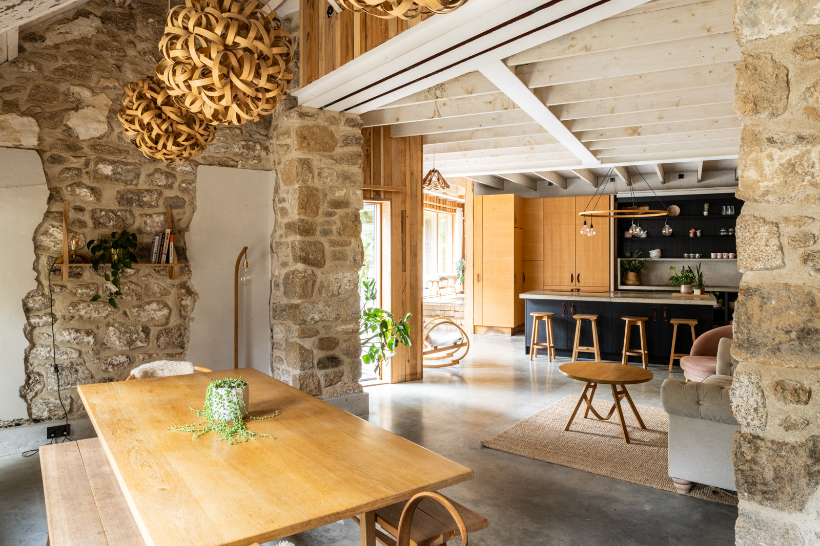salle à manger murs pierres