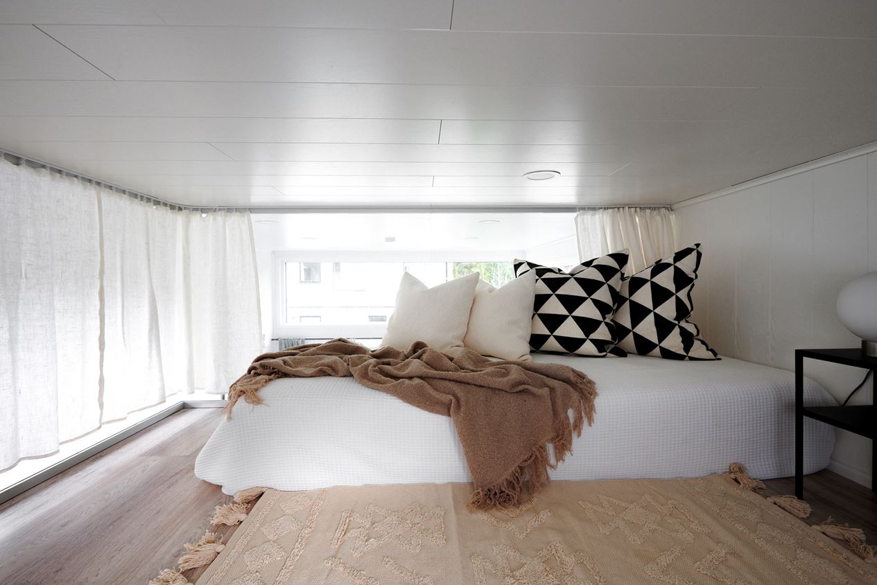chambre sur mezzanine basse vitrée