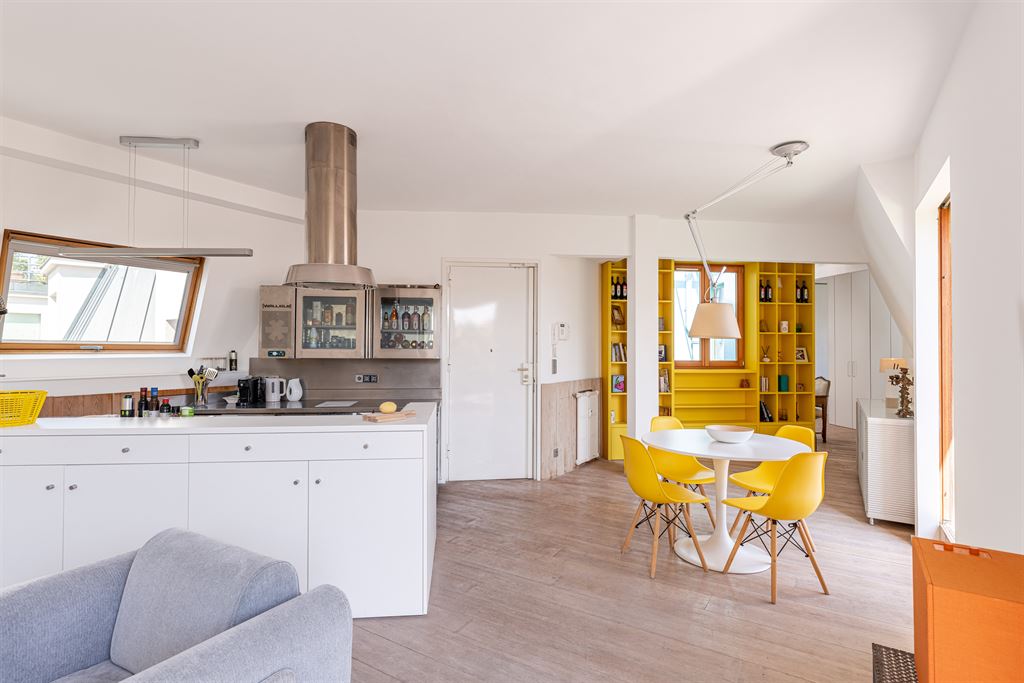 salon avec cuisine ouverte