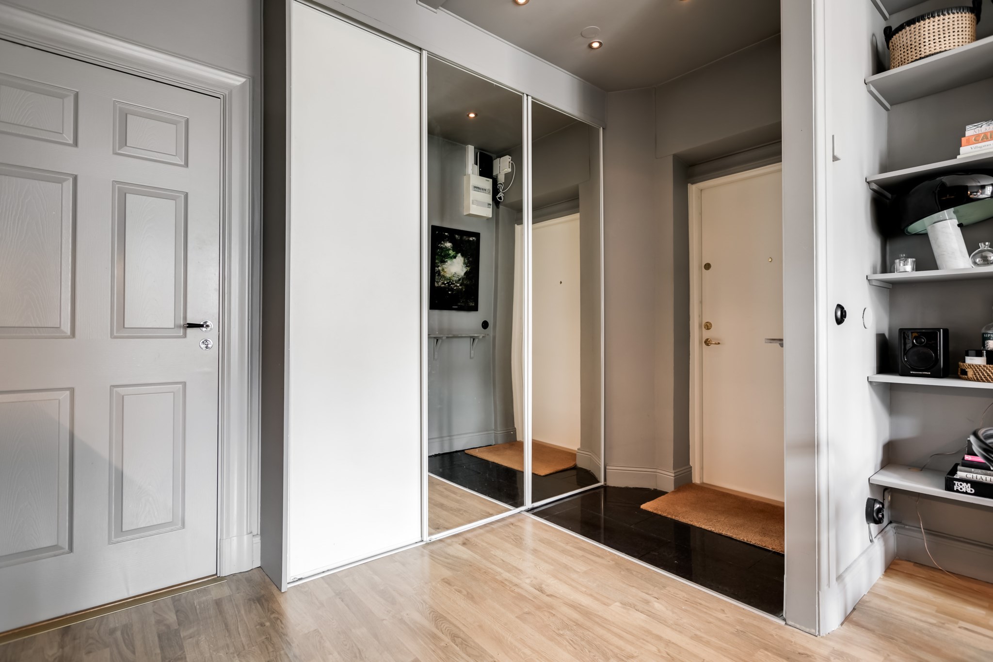entrée placard miroir studio 31m2 façon suite hôtelière entrée placard miroir studio 31m2 façon suite hôtelière