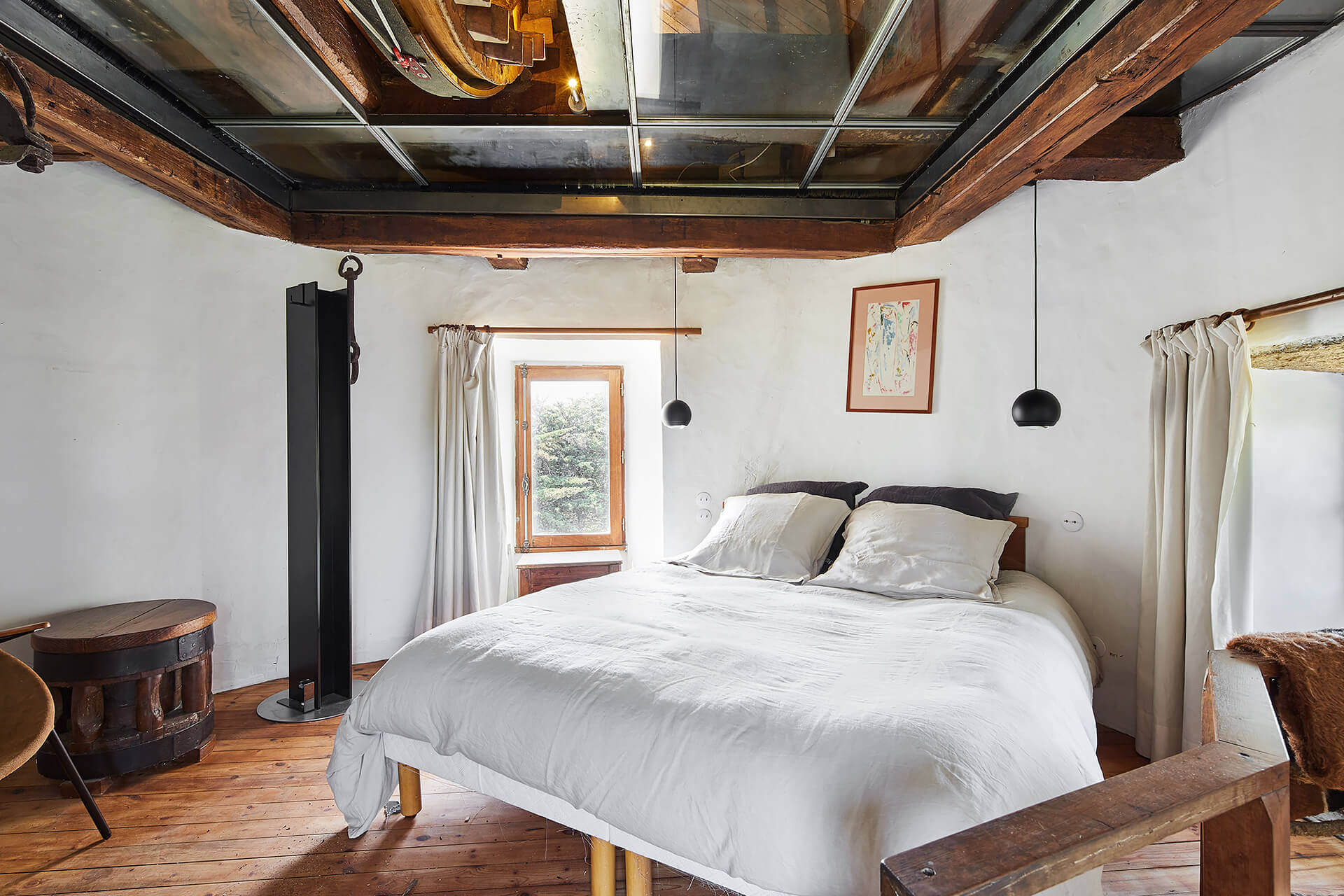 chambre avec roue dans ancien moulin rénové chambre avec roue dans ancien moulin rénové