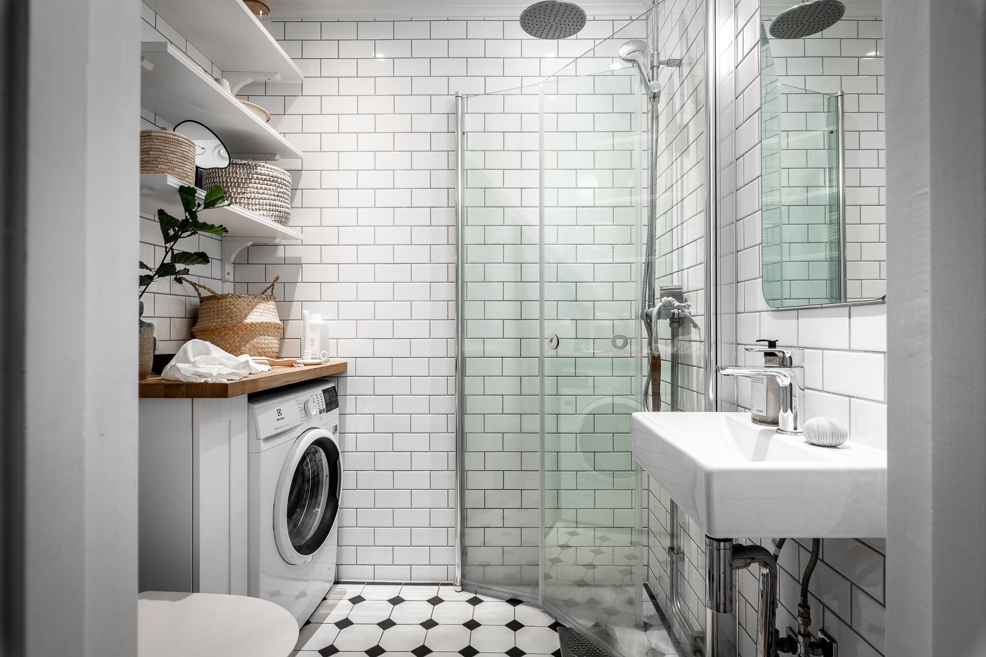 salle de bain blanche