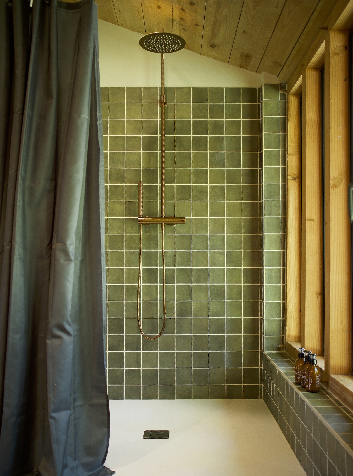 salle de bain carrelage vert Airial du Branasse Hossegor salle de bain carrelage vert Airial du Branasse Hossegor