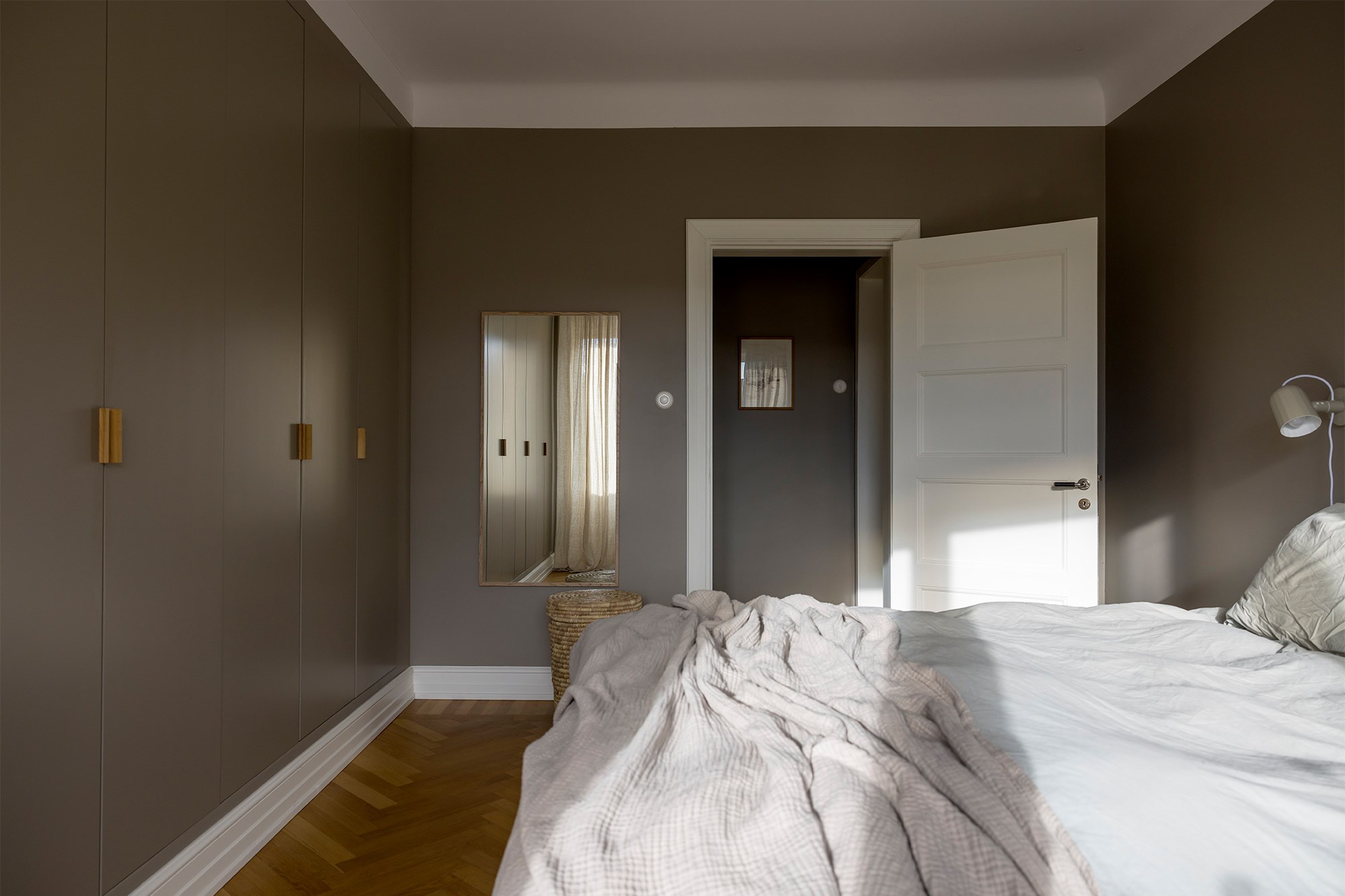 chambre grise avec placards chambre grise avec placards