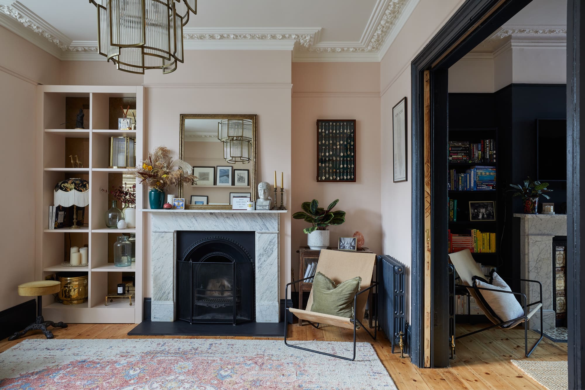 salon avec moulures maison anglaise