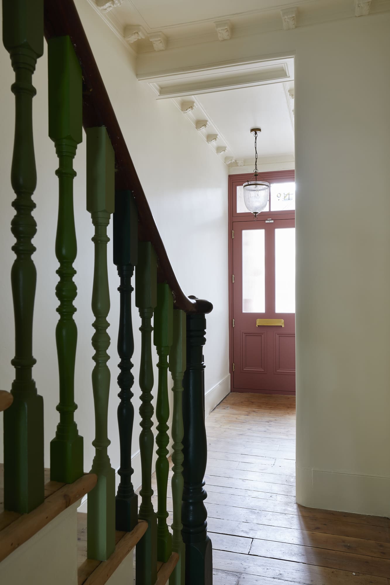 entrée avec moulures maison avec extension
