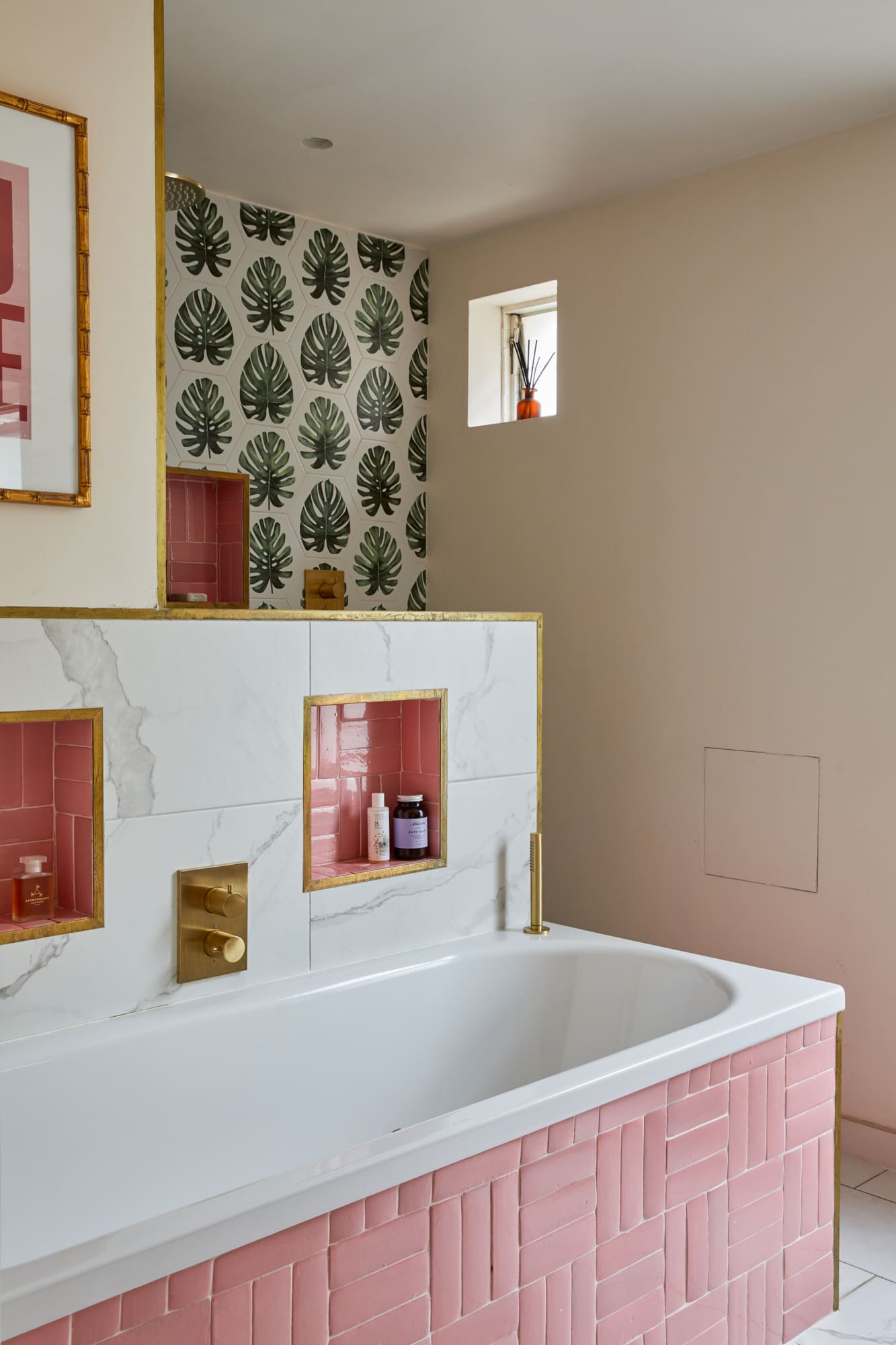 salle de bain verte et rose