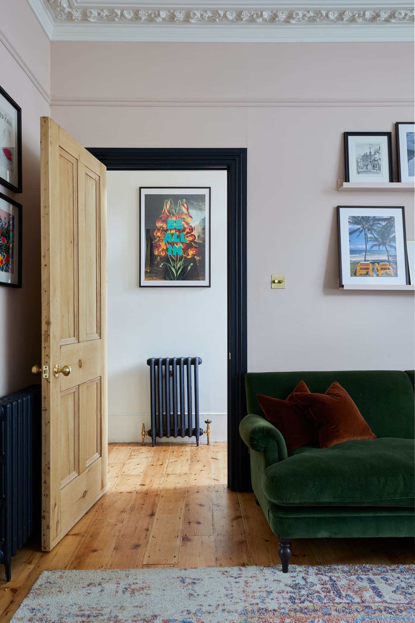 salon avec moulures maison anglaise