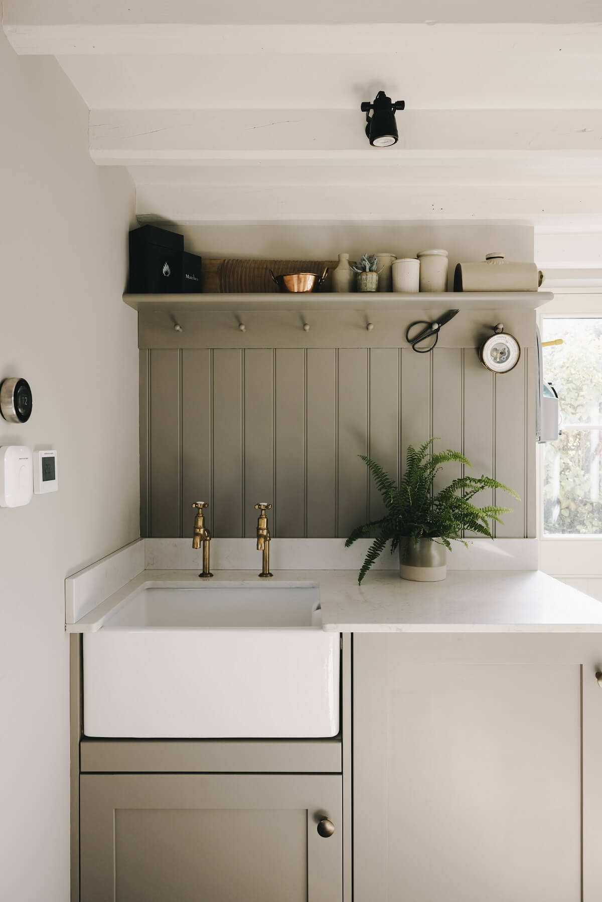 cuisine style shaker gris clair et vert sauge cuisine style shaker gris clair et vert sauge