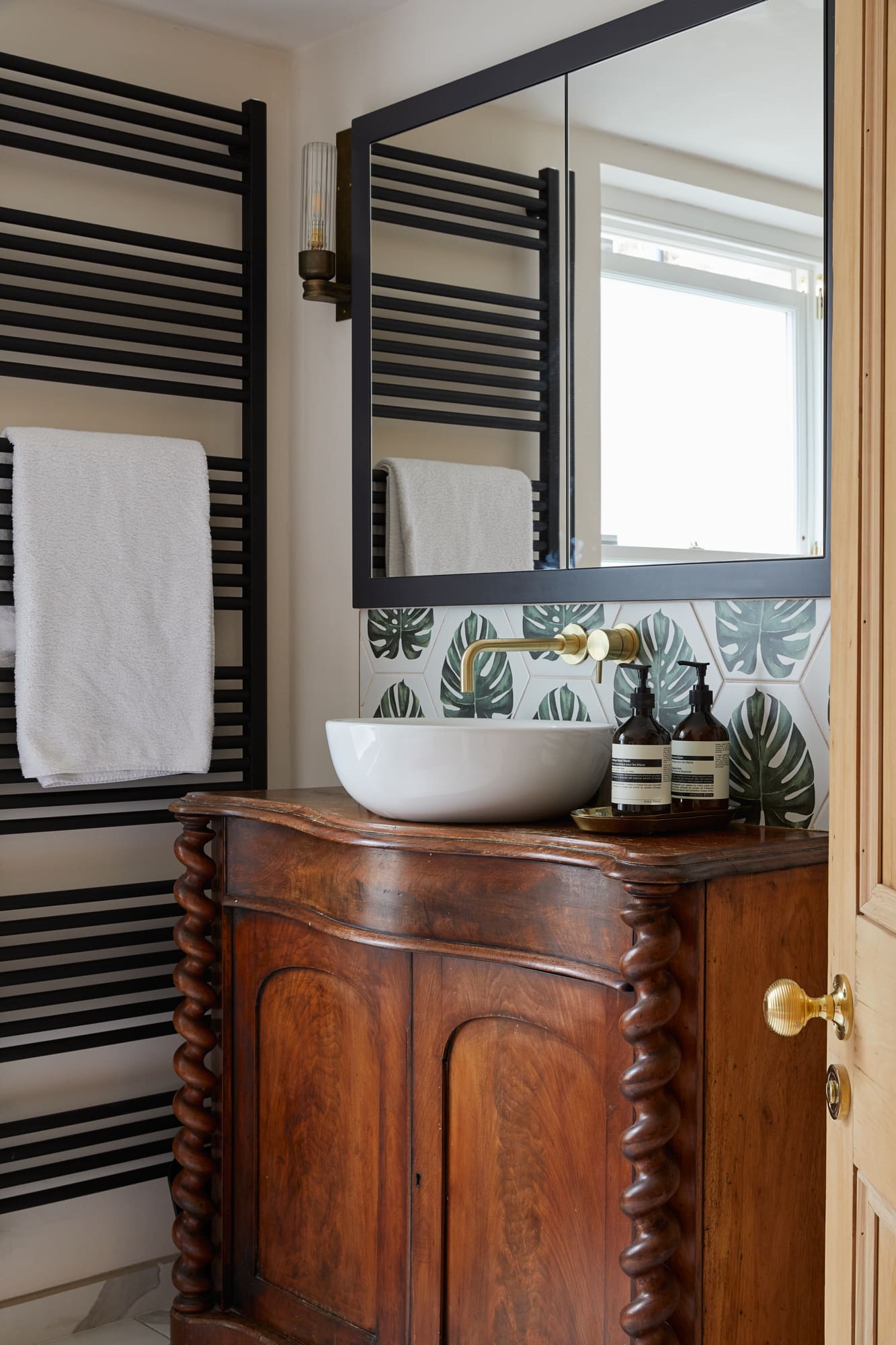 salle de bain vintage maison avec extension