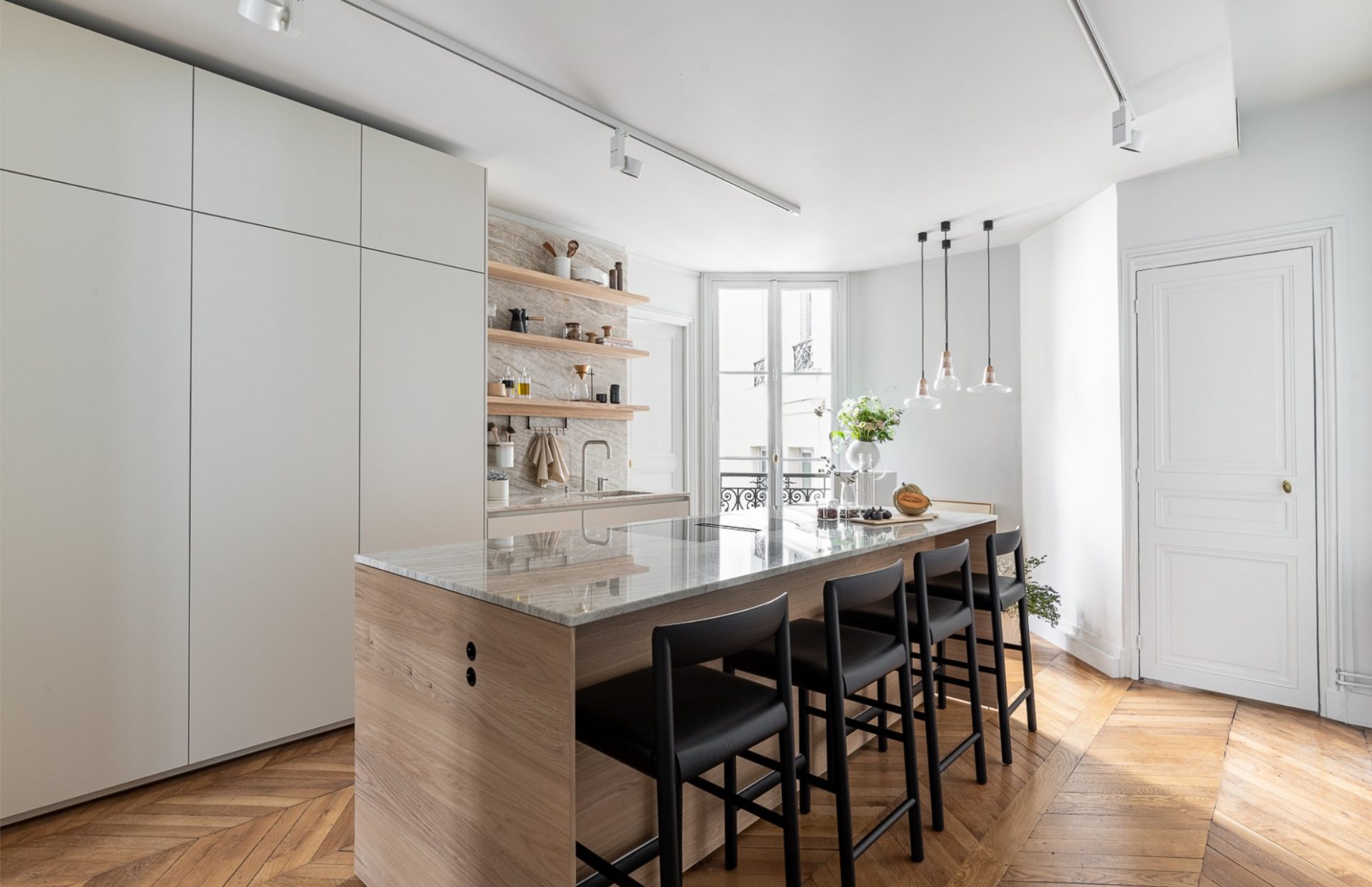 cuisine design dans appartement haussmannien décoration contemporaine cuisine design dans appartement haussmannien décoration contemporaine