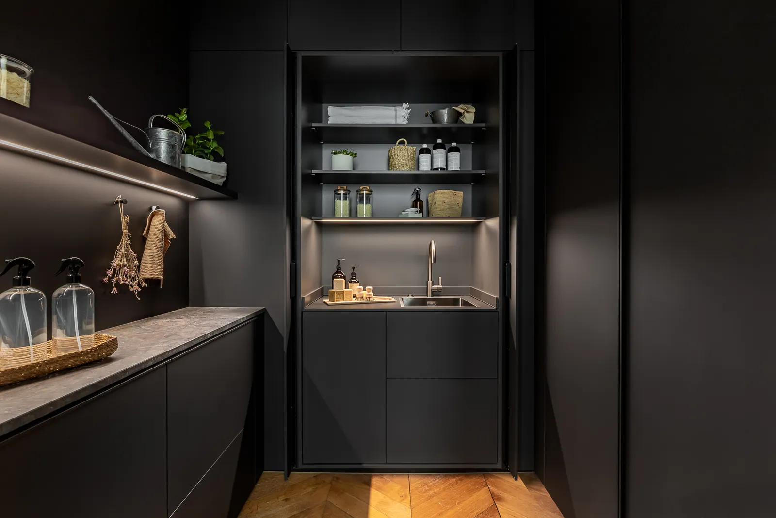 cuisine noire design appartement haussmannien décoration contemporaine cuisine noire design appartement haussmannien décoration contemporaine