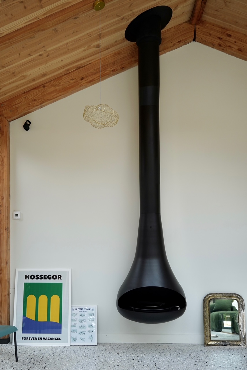 salon avec cheminée suspendue maison en bois Airial du Branasse Hossegor salon avec cheminée suspendue maison en bois Airial du Branasse Hossegor