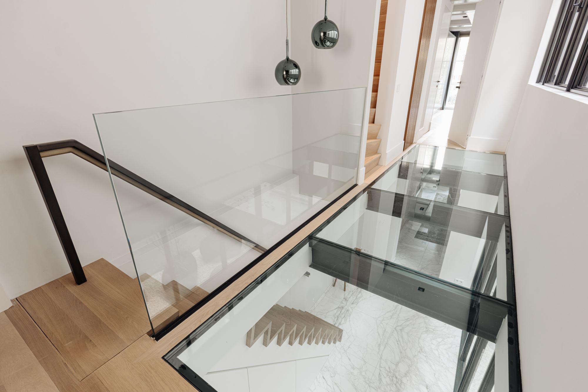 escalier bois et verre