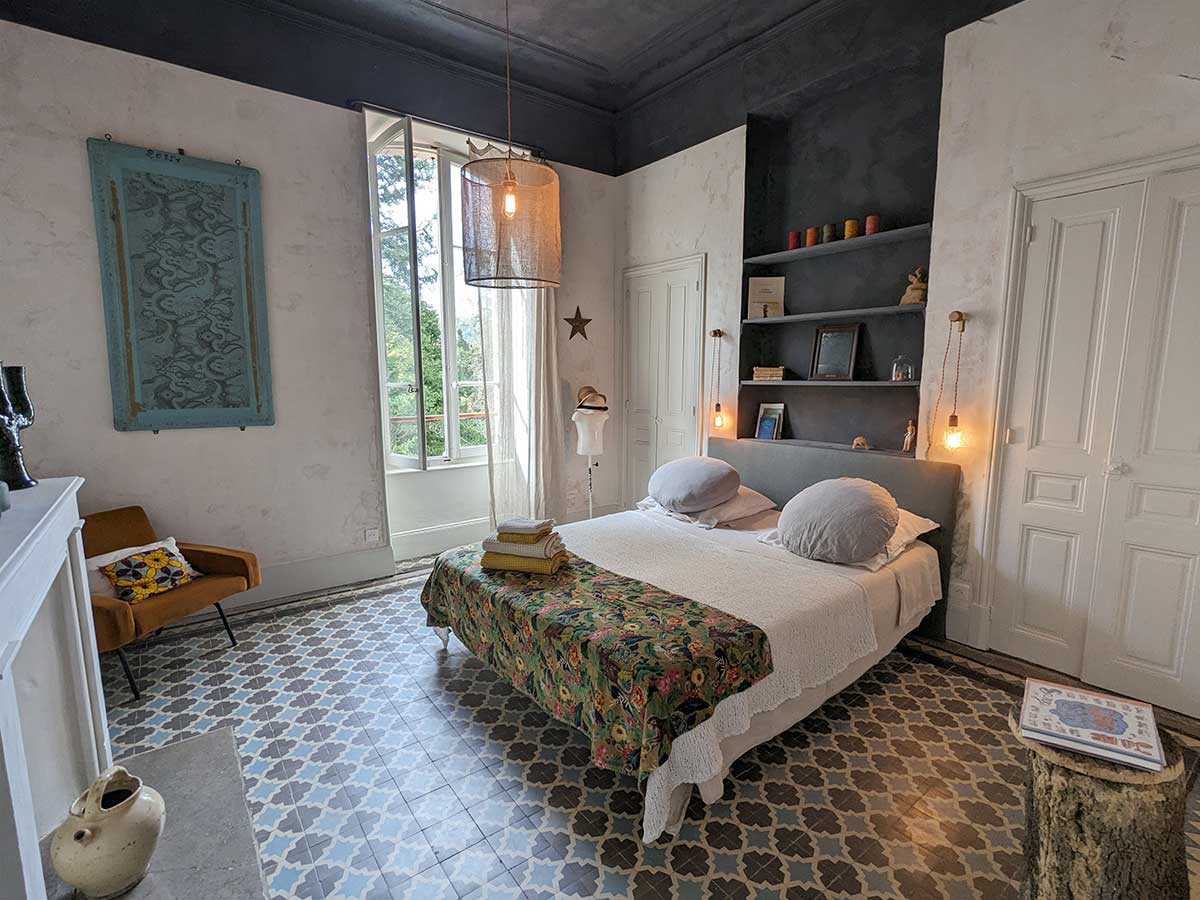 chambre sol carreaux de ciment décoration vintage maison Provence