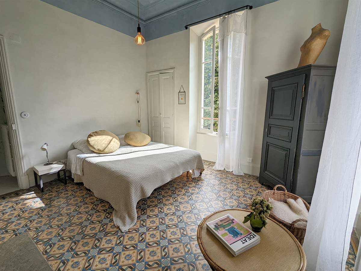 chambre sol carreaux de ciment décoration vintage maison Provence