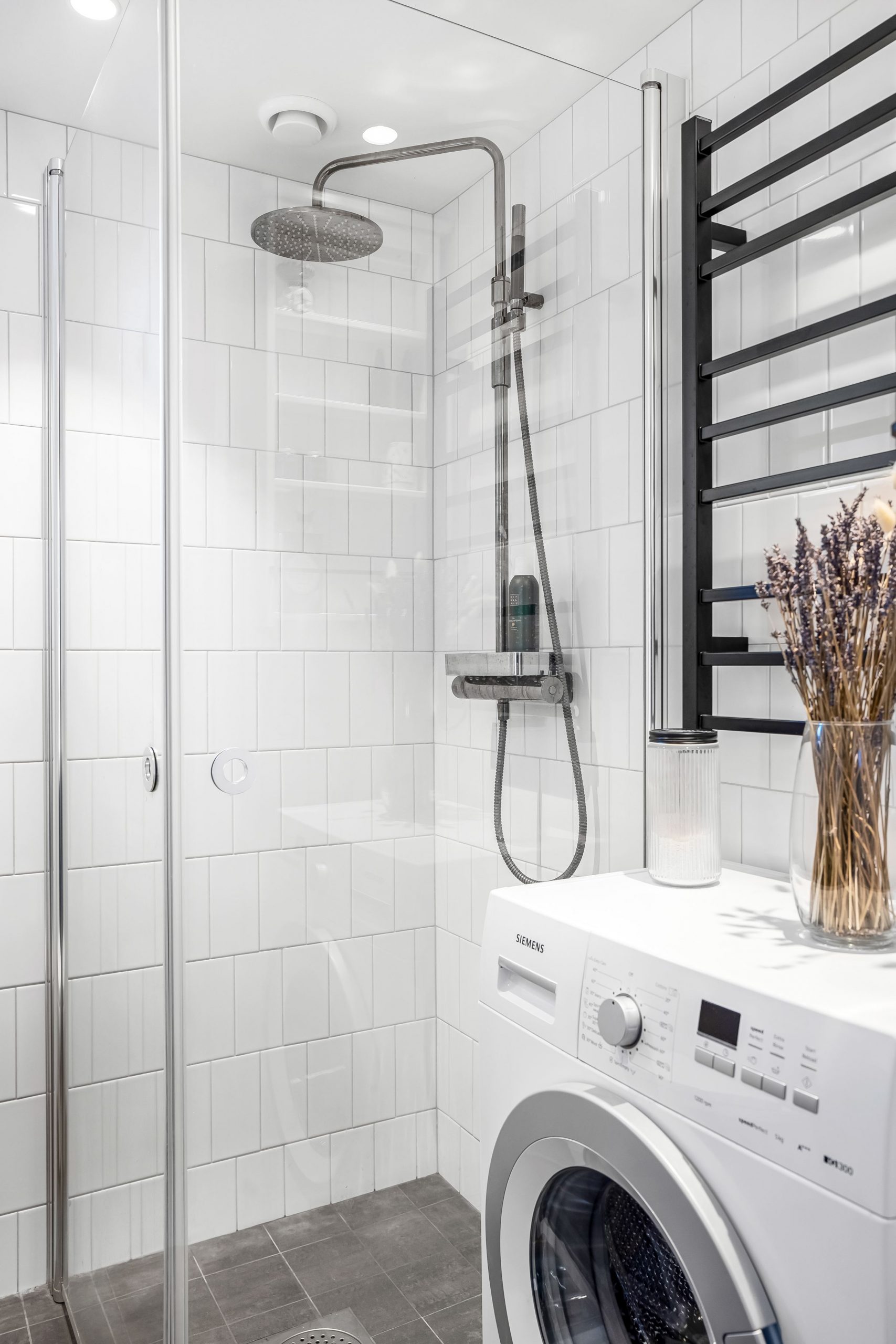 salle d'eau carrelage blanc