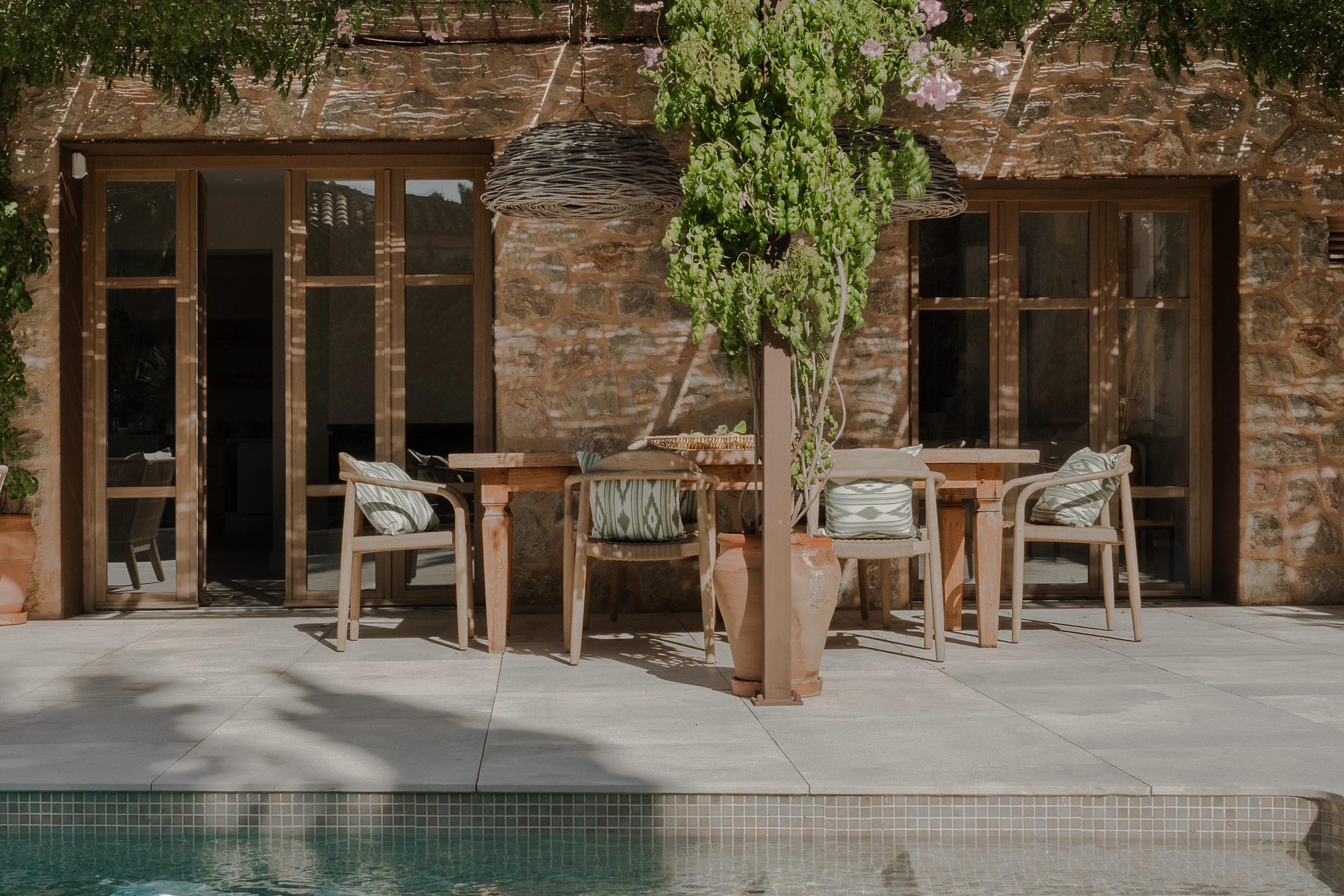 terrasse avec pergola métal maison méditerranéenne avec piscine terrasse avec pergola métal maison méditerranéenne avec piscine