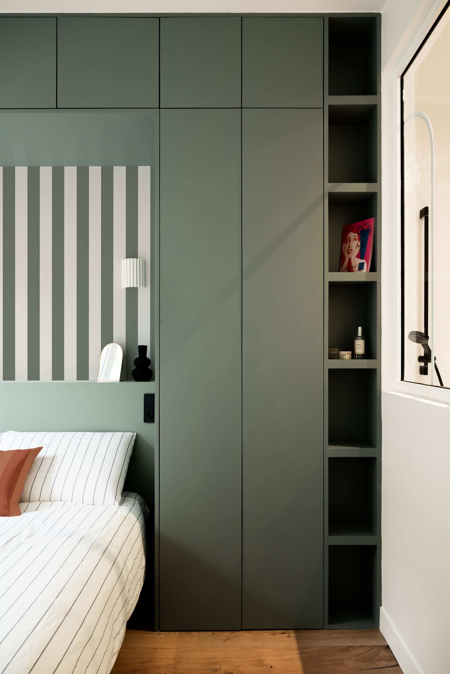 chambre avec meuble pont décoration verte