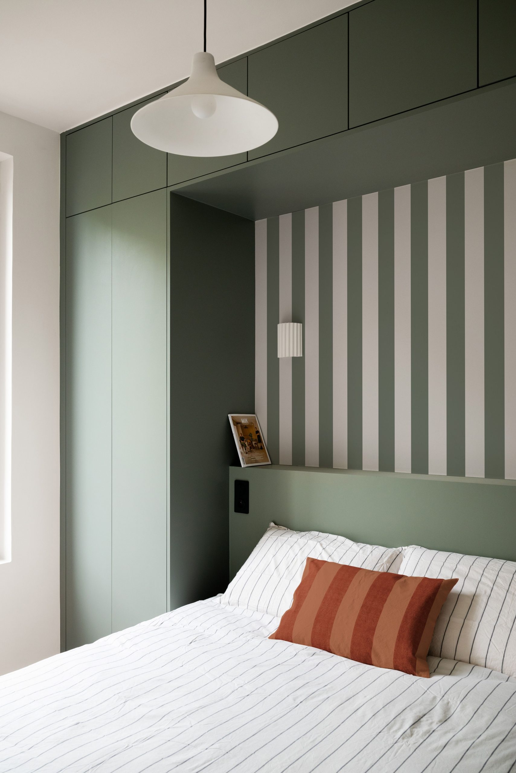 chambre avec meuble pont décoration verte
