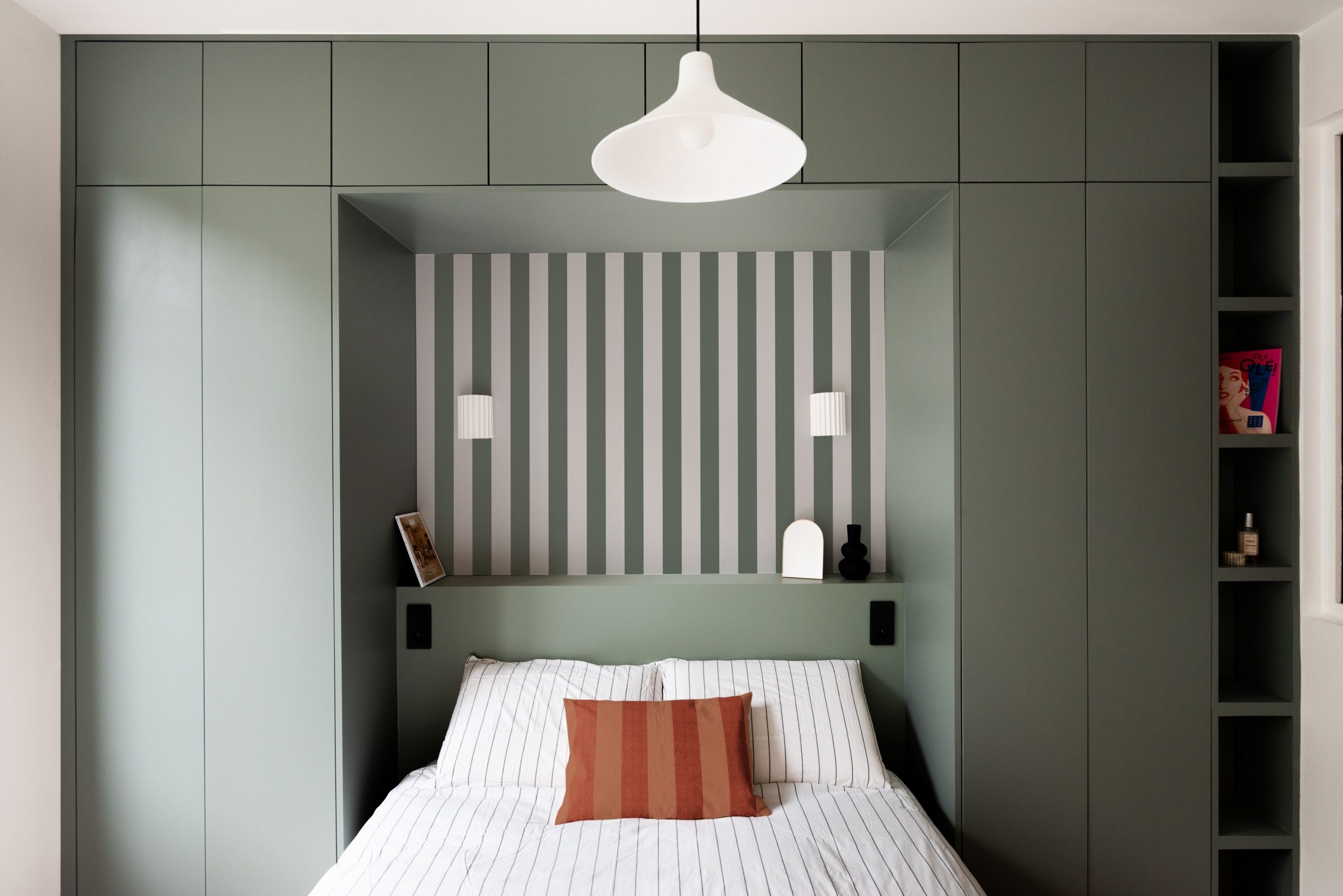 chambre avec meuble pont décoration verte