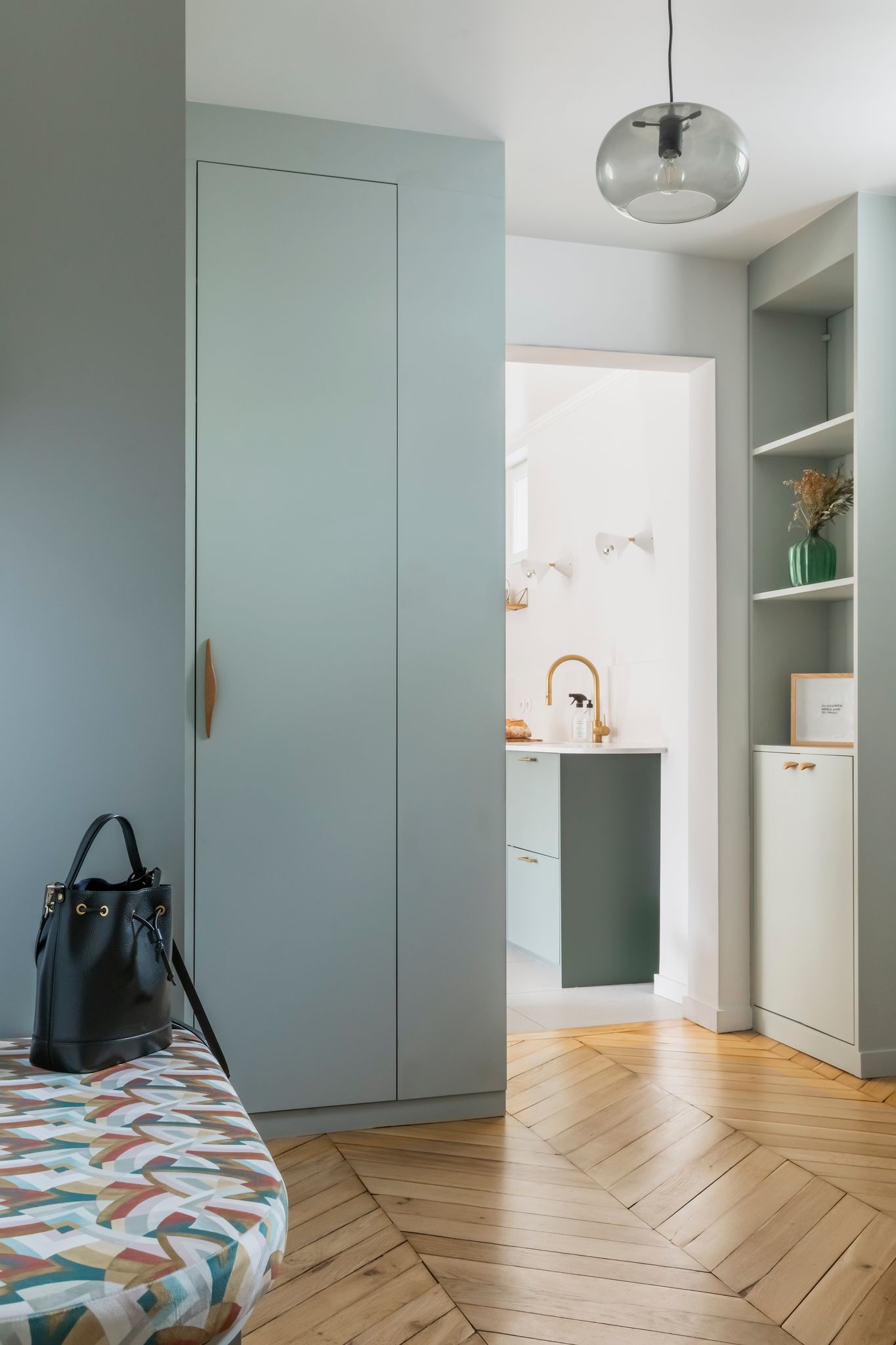 entrée avec parquet appartement haussmannien Paris rénové