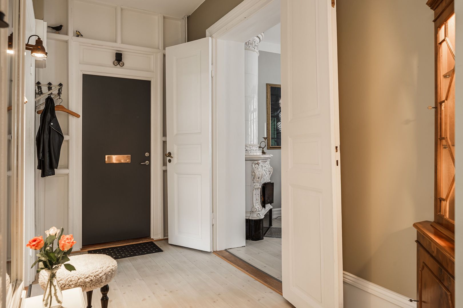 entrée mur gris