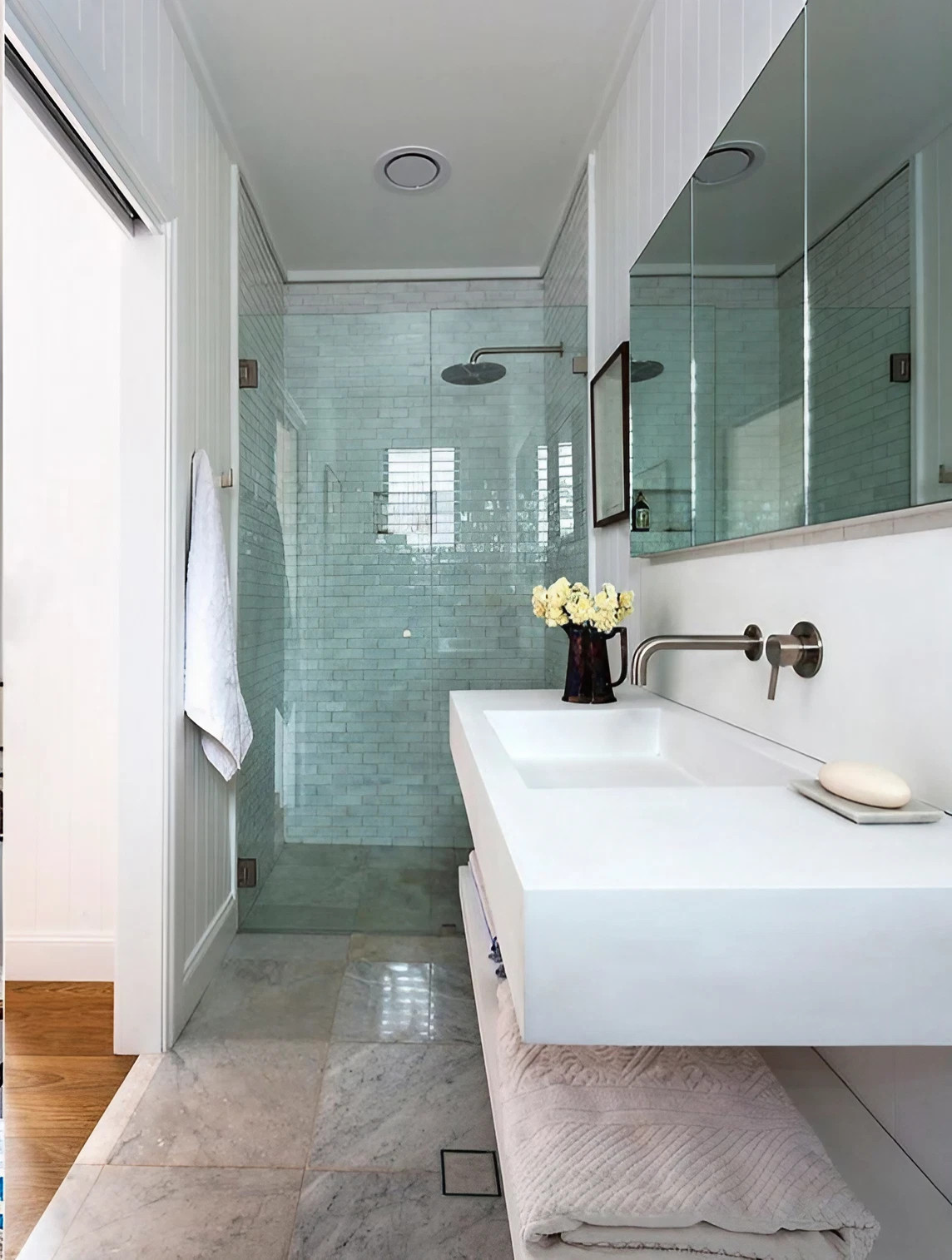 salle d salle d'eau avec douche à l'italienne maison contemporaine