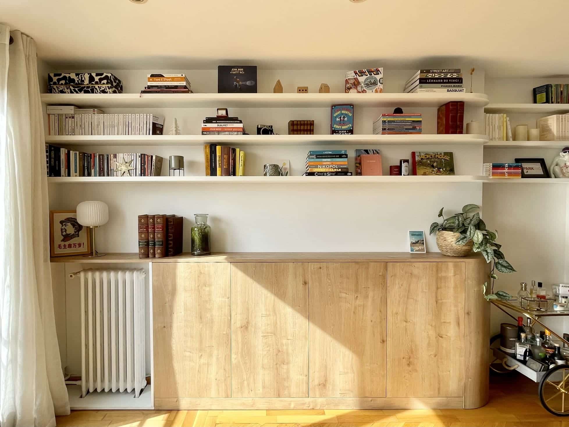 salon avec bibliothèque ouverte instagram https://www.instagram.com/charlotte_gille/ salon avec bibliothèque ouverte instagram https://www.instagram.com/charlotte_gille/