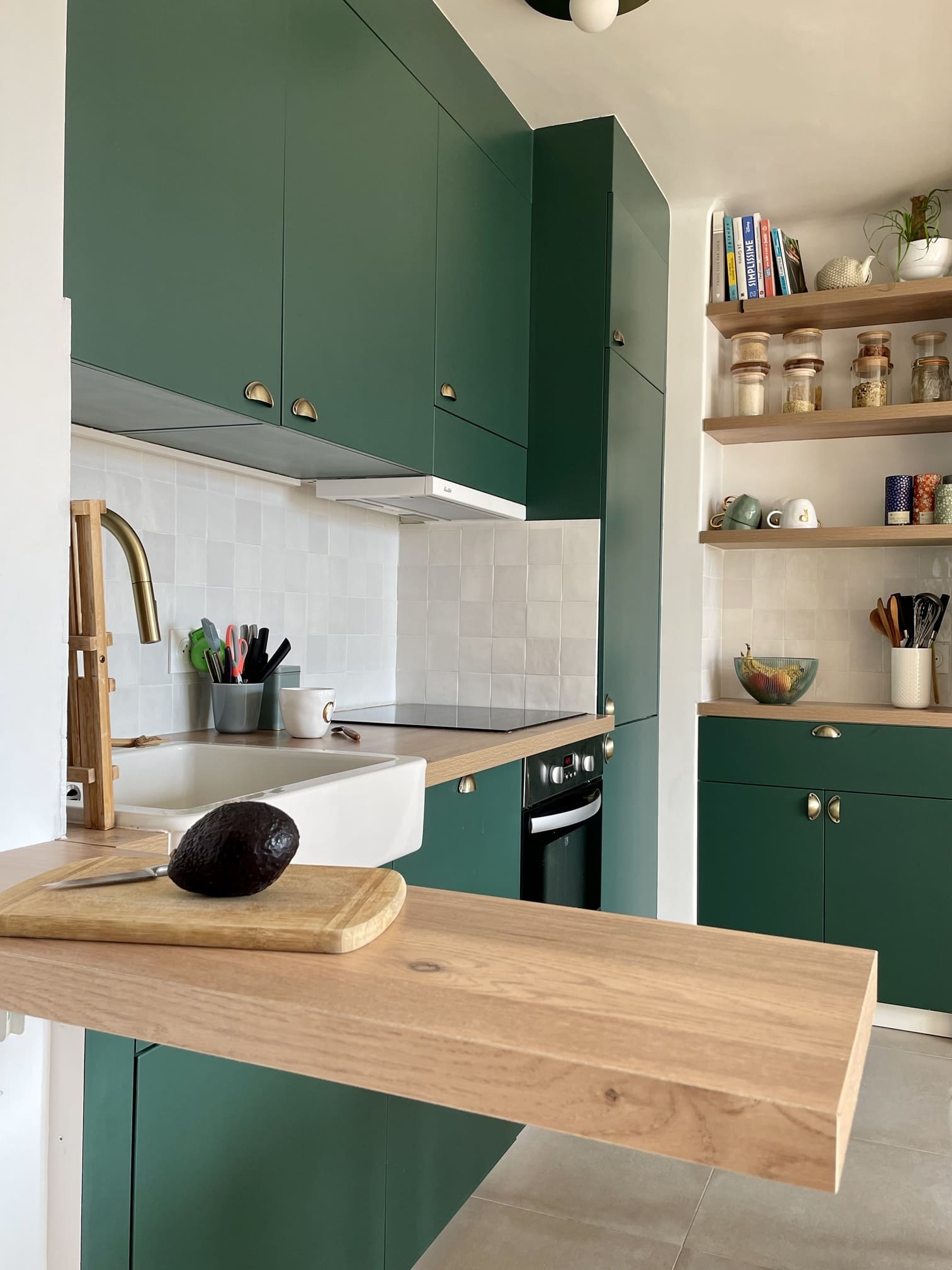 cuisine ouverte verte appartement Paris 34m2 instagram https://www.instagram.com/charlotte_gille/ cuisine ouverte verte appartement Paris 34m2 instagram https://www.instagram.com/charlotte_gille/