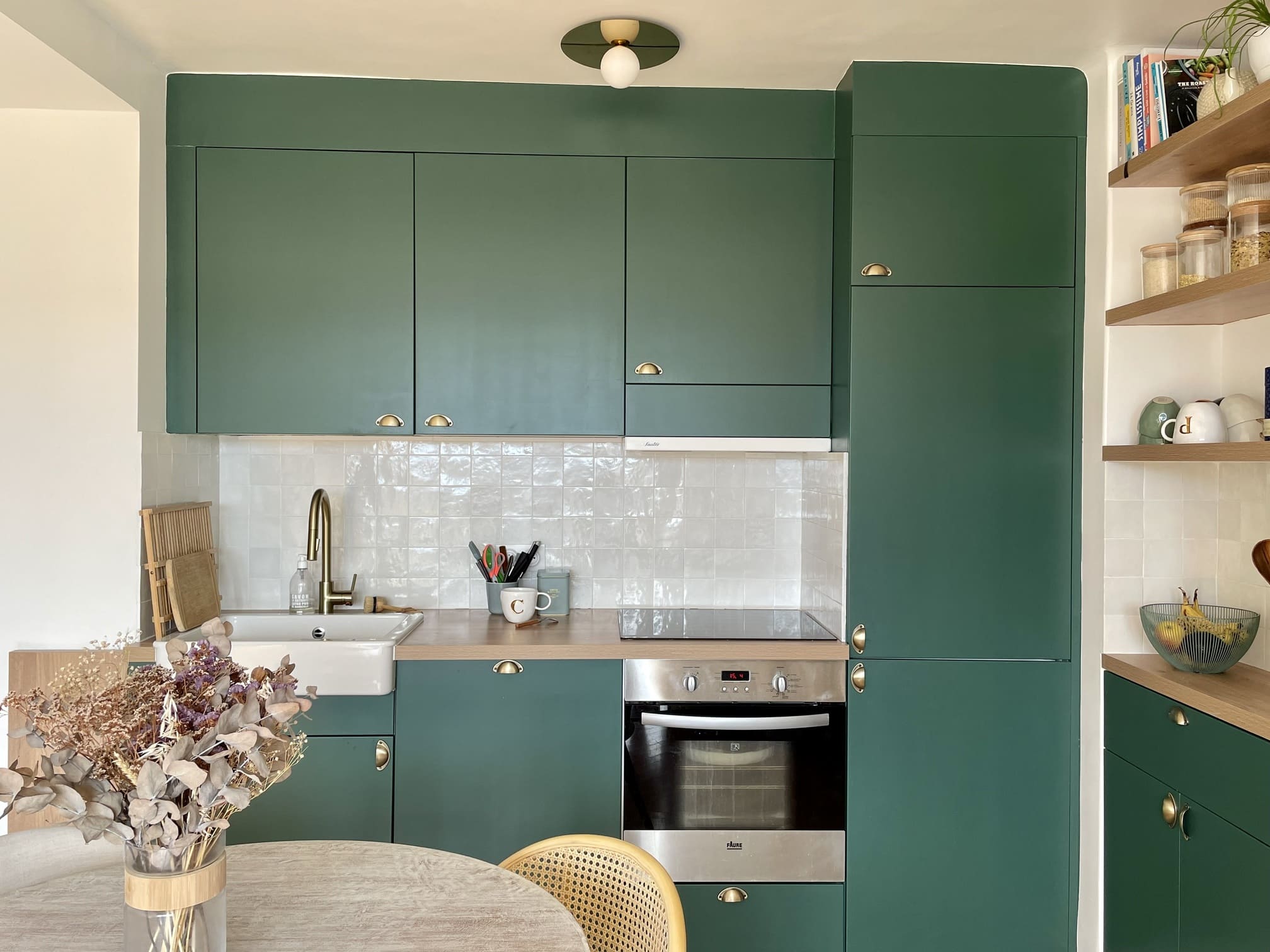 salon avec cuisine ouverte appartement Paris 34m2 instagram https://www.instagram.com/charlotte_gille/ salon avec cuisine ouverte appartement Paris 34m2 instagram https://www.instagram.com/charlotte_gille/