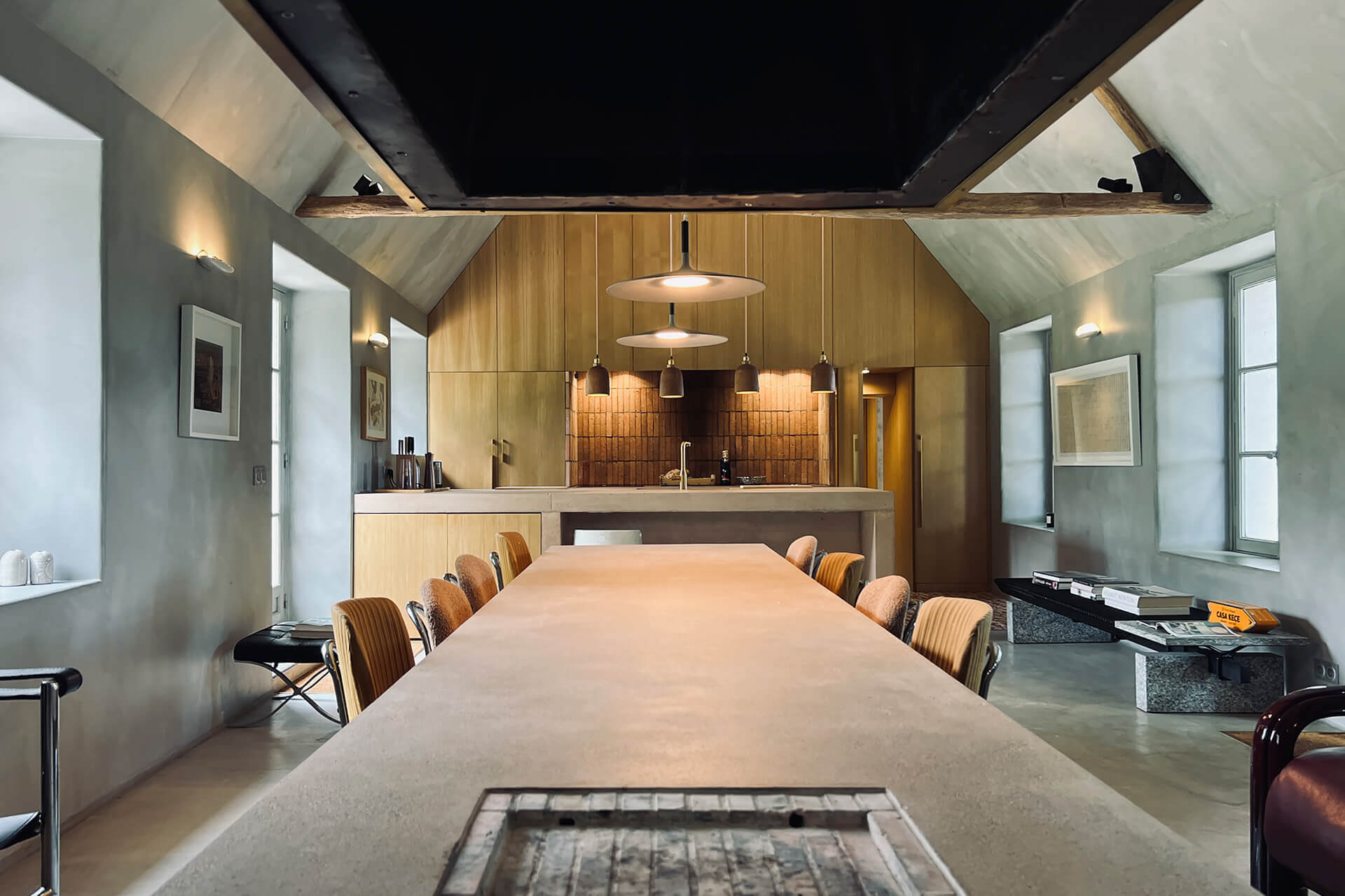 salle à manger et cuisine ouverte maison ancienne rénovée Casa Keçe